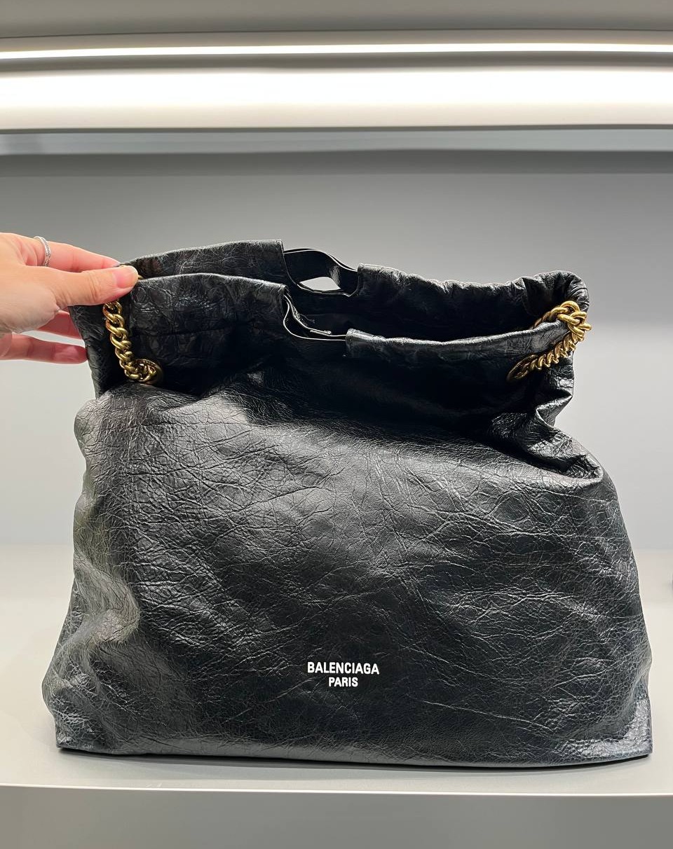 🖤 Balenciaga Crush Tote M – Brand New 🖤
Looking for the perfect statement bag? The Balenciaga Crush Tote M is available now at an unbeatable price!
✨ Brand New
💰 $3,600 SGD (Retail: $4,500+)
📍 Ready for pickup in Singapore
🔥 A sleek, oversized tote with Balenciaga’s signature crushed leather design—both stylish and functional. Limited stock, first come first serve!
DM to secure yours now! 📩
#BalenciagaSG #LuxuryForLess #CrushTote #DesignerDeals #LuxurySale
