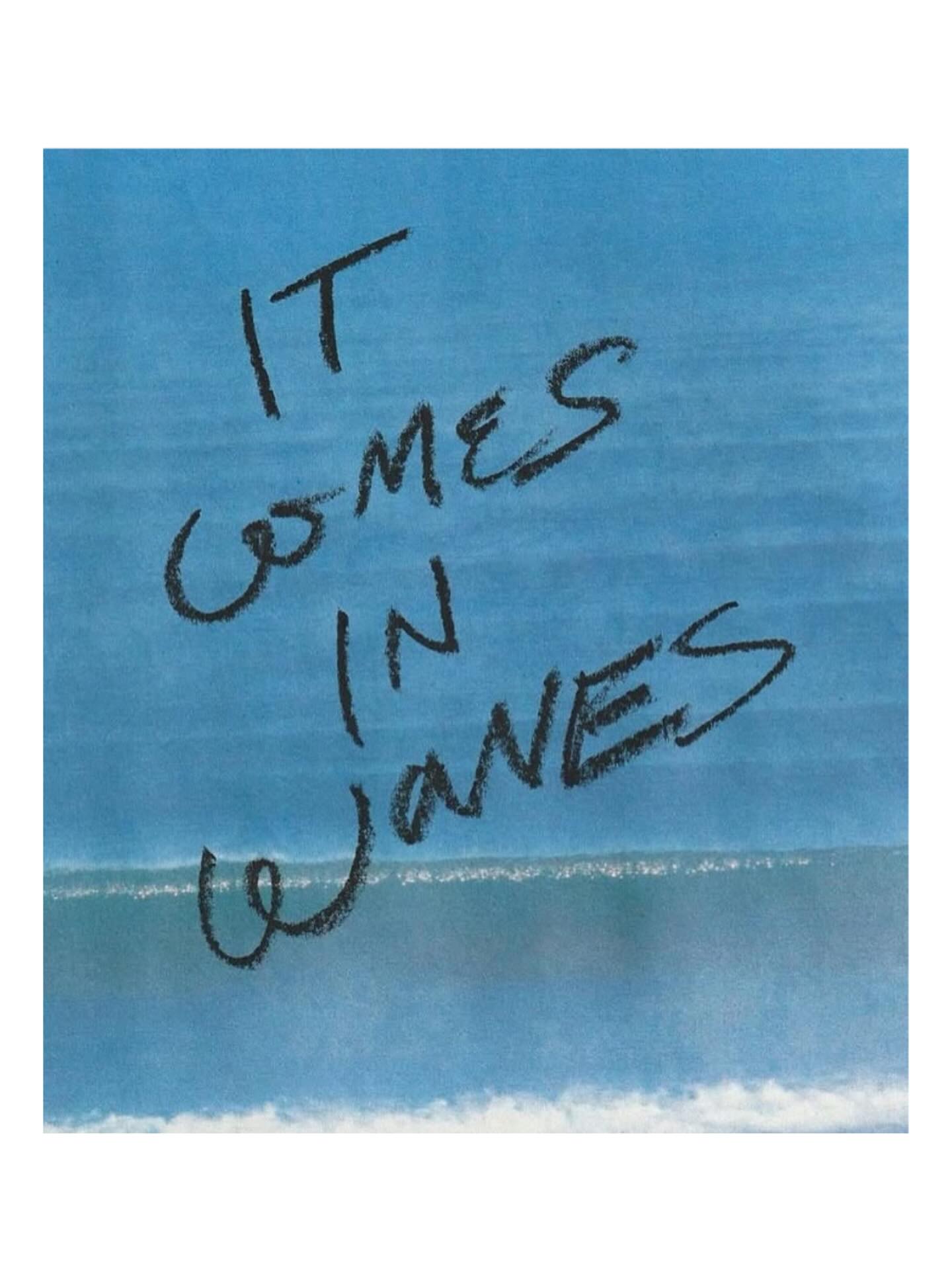 Hej søgang…
Årh, de bølger af følelser, der overvælder nogen af os i denne tid.
For mit vedkommende, har jeg 51 GenNøgle repræsenteret i min emotionelle EQ sfære (i min hologenetiske profil) og det er altså til tider noget af et ophedet følelseshav, jeg befinder mig i.
I den oprindelige iChing filosofi (som GenNøglerne er en podning fra) omtales det 51 hexagram som energien for lyn og torden - det er voldsomt!
Helvedes dramatisk, når man er i modvind og omvendt euforisk fryd, når medgang florerer.
Vi ved vel efterhånden allesammen godt, at vi bør lære at mestre vores emotionelle univers - med accept, forståelse og omfavnelse - altså det modsatte af undvigelse, undertrykkelse og fornægtelse.
Det er en vanskelig disciplin som få lærde, f.eks. buddhistiske munke har lært at mestre til fulde. De har trænet og trænet - igennem timers meditation og fysisk udfoldelse - at lære sig selv at sidde med pinslen (smerte, sorg, uro etc.). Mærke/lytte til den, anerkende den og være med den, til den opløser sig. En effektiv transcendent metode, som jeg tror, de fleste af os ikke har lyst/modet til at gennemprøve.
Heldigvis findes der et alternativ…
Visdommen i 51 GenNøgle opfordrer dig til: at bruge dine emtotionelle tilstande som kreativ kanal!
Tegn, syng eller dans det ud!
Kreativ udfoldelse er din ventil, så gør det, der gør dig bedst!
Grundet mit pt. 4.5 mdr. lange (tvungen) praktikophold, er jeg særligt presset i denne tid. Stedet og menneskerne er upåklagelige, det er praktikrammen, jeg på ingen måde resonerer med. Dette - for mig - virkelige slidsomme “fængselsophold” tager kvælertag om min sjæls frihedstrang, og jeg har (bl.a) desperat kastet mig ud i at skabe små kreative input i Indtagrams Stories - en ventil for min afmagt, frustration og overvældelse…
Det kan noget, den der kreative energi💚
Måske du også mærker et kald - på at vække- eller forstørre din kreative kraft, så du får bearbejdet dit emotionelle liv. Hermed den kærligste opfordring og måske du også gerne vil kende temaet for din GenNøgle, der præger dit emotionelle univers? - link i bio🌱🌀🫶🏻