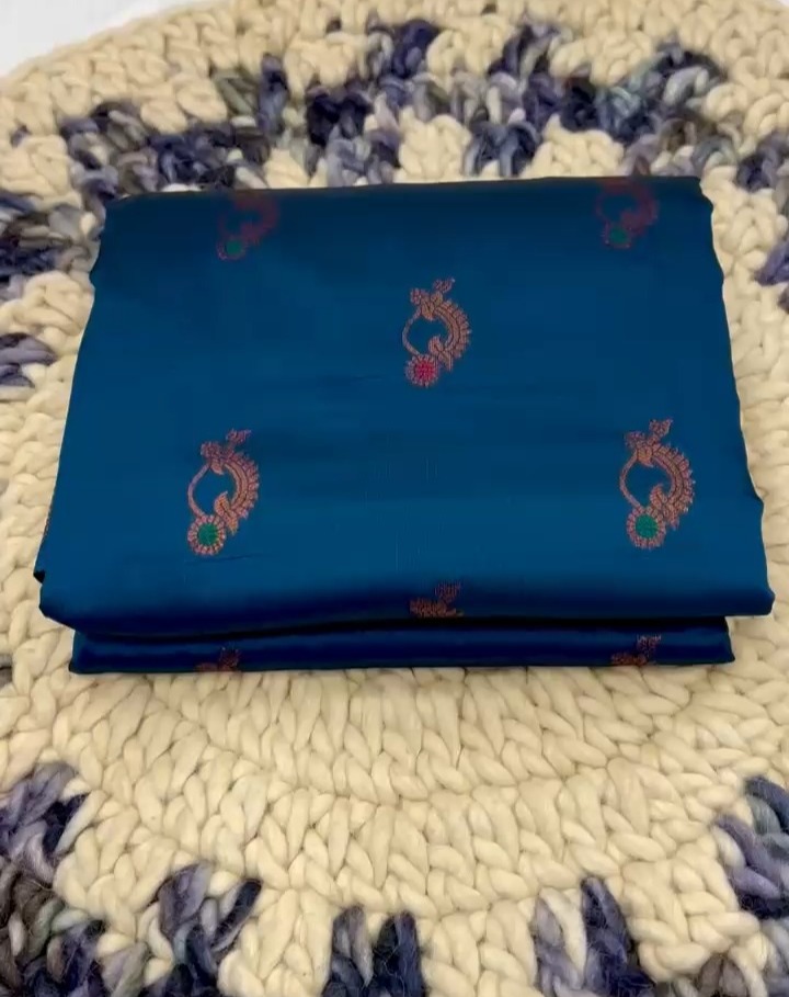 Payal Nath Irkal Paithani
Rate= 2299/- + free shipping
Cloth Details = 50% Pure Silk Mix
Blouse Piece= Contrast Nath Weaving on Both Shoulders
Butti = All Over Zari Butti With Meena
👍Quality Products Only👍
Shop on our website today!
Link in Bio