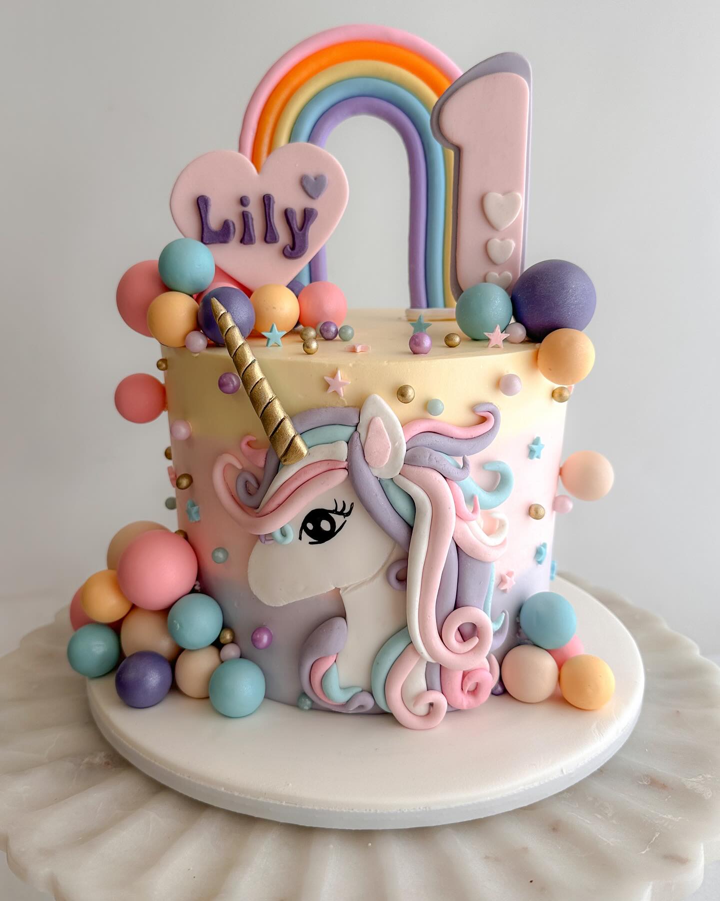 It’s so fun to match up desserts with a cake! It’s a lot less work to slice a smaller cake and pass out cupcakes than cutting 50 slices. And it’s cute too!