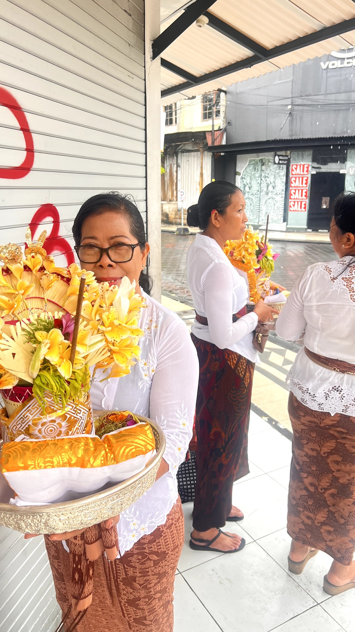 Embark on a life changing journey to Bali.
Join me in exploring this diverse island, where we will visit ancient temples & participate in sacred ceremonies unique to Bali.
Water purification ceremony / Fire ceremony where you will release past traumas & set new intentions for the future.
Plus a sound healing session to help balance your mental, spiritual & physical well being.
Enjoy a traditional Legong dance at Ubud palace & visit the cheeky monkeys at the Monkey Forest.
Stroll through vibrant markets shop in local shops specialising in all things Bali, indulge in delicious local cuisine,
be pampered in luxurious spas.
Enjoy fun & informative classes in Balinese cooking, making Canang Sari (local offerings), Jamu (ancient tonic)
& natural beauty products using produce from the resorts gardens.
Enjoy a traditional english high tea, sit with our feet in the sand watching a stunning Balinese sunset,
& enjoy a cocktail at one of Bali’s most popular roof top bars.
From your V.I.P. pick up service from the airport you will be guided throughout the whole retreat.
Connect with like-minded, inspiring women ,making new friends.As well as leaving plenty of time to relax by a pool with a book in your hand.
Embrace this journey with an open heart & mind, welcoming new experiences ,this is your time to reconnect with yourself.
Immerse yourself in unforgettable experiences & return home with amazing memories ,feeling refreshed, renewed & rejuvenated.
Leave all the details to me & let me guide you on your adventure on the island of the gods.🌸
2nd June 2025
3 nights KERAMAS
3 nights UBUD
2 nights SEMINYAK
www.baligoddessgetaways.com
#balivibes #womenwhotravel #goddess #baligoddessgetaways #baliretreats #baliwellnessretreat #womenentrepreneur #womenshealthmatters