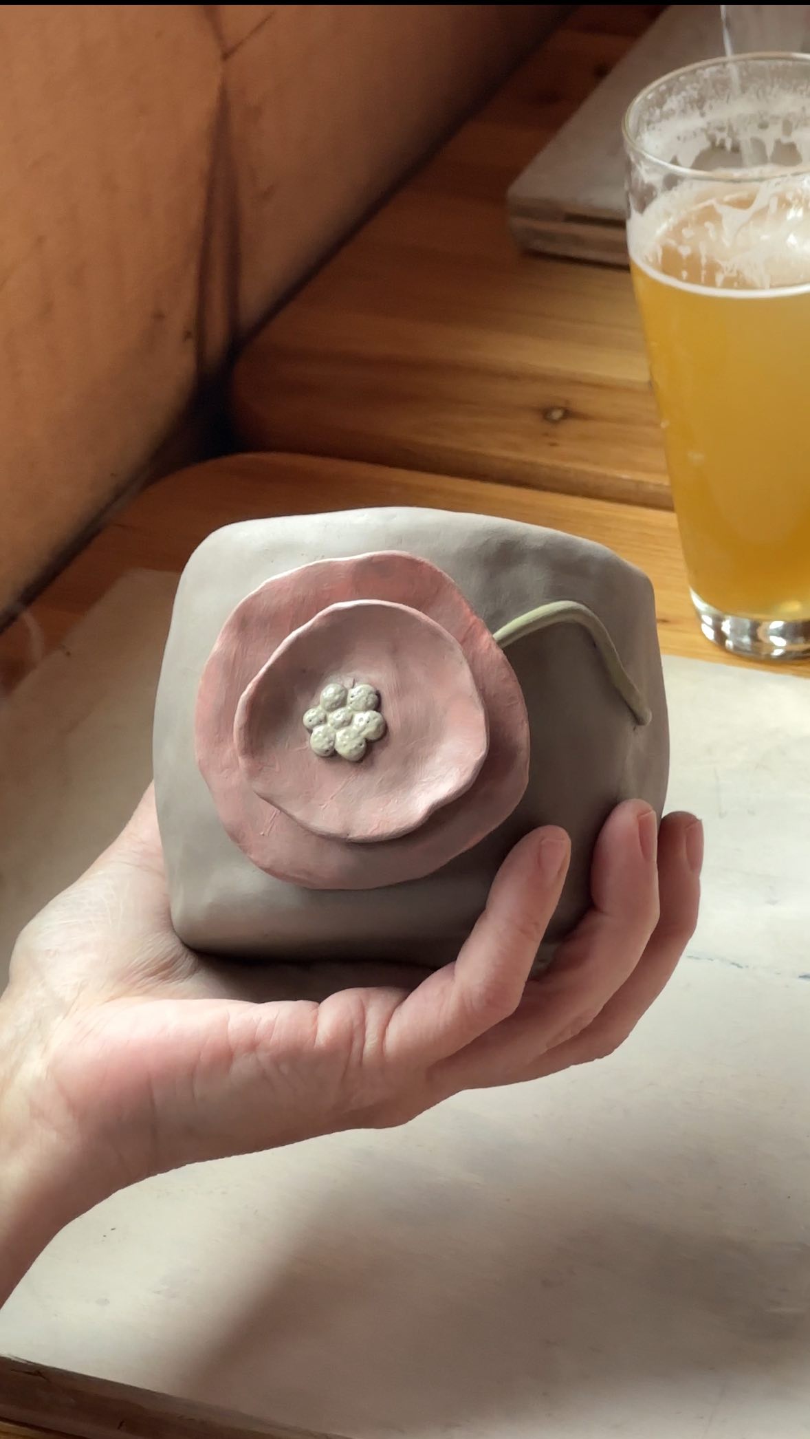 Painting clay flowers
#pottery #potteryworkshops #upstatenewyork #artevent #clayart