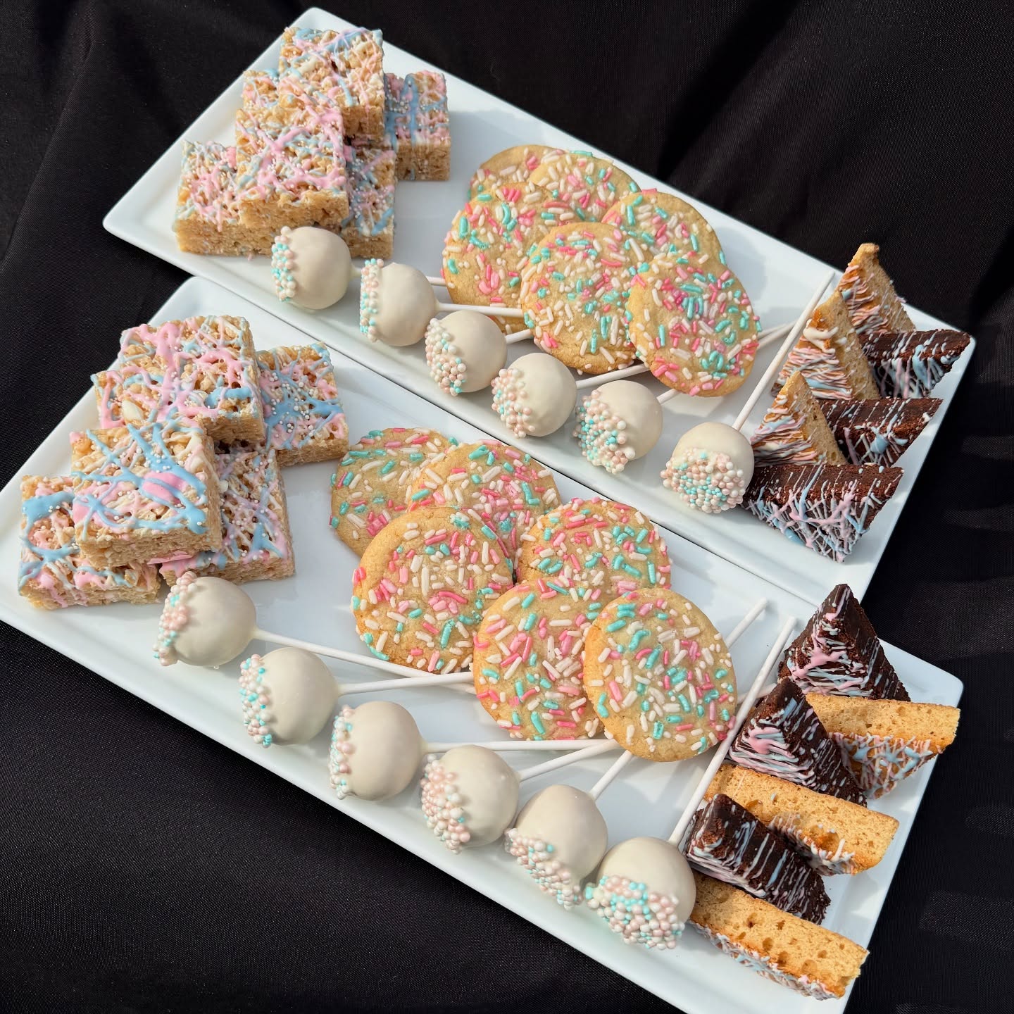 Oh sweet baby! This Baby Shower Party Pack was such a treat to make. Congratulations to the mama to be!
๐ฉท๐ฉต๐ฉท๐ฉต
Dark Chocolate Brownies, White Chocolate Blondies, Pink and Blue Funfetti Cookies, Rice Cereal Treats, and Vanilla Cake Pops all decorated in Pink & Blue Sprinkles and White Chocolate Drizzle make for the sweetest celebration in town!
๐ฉท๐ฉต๐ฉท๐ฉต
What do you think itโll be?