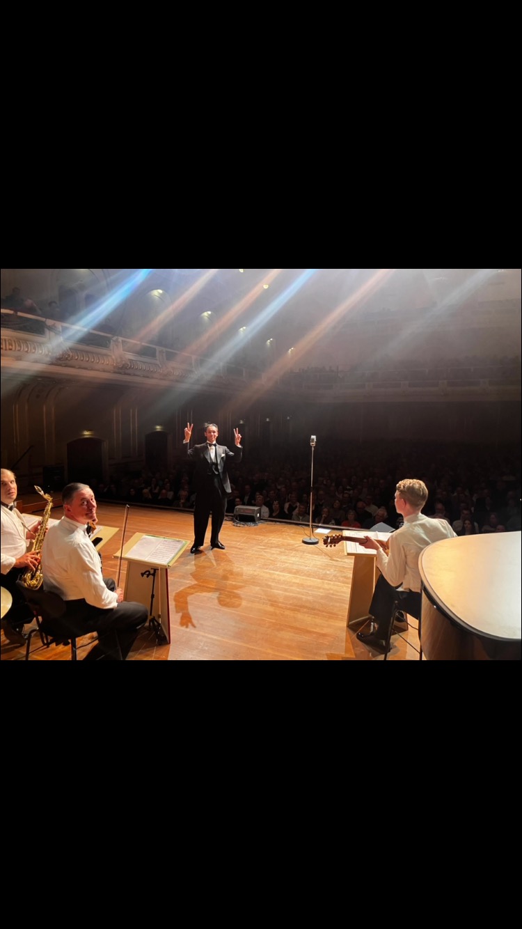 Last Saturday with The Swing Dance Orchestra at Laeiszhalle/ Hamburg
@theswinginhermlins
@daveetheewave
@danielduspiwa
@gennadij.desatnik
@mattbaldwinguitar
#1930s, #1940s, #vintagefashion, #suit, #retro, #vintage, #swing, #dance #swingdance, #lindyhop, #bigband, #balboa #swingdanceorchestra, #retro, #doublebass #gutstrings, #oldtimes, #vintageberlin #Laeiszhalle #Hamburg #davidhermlin #music #joy #tradjazz #olddays #maltetoenissen