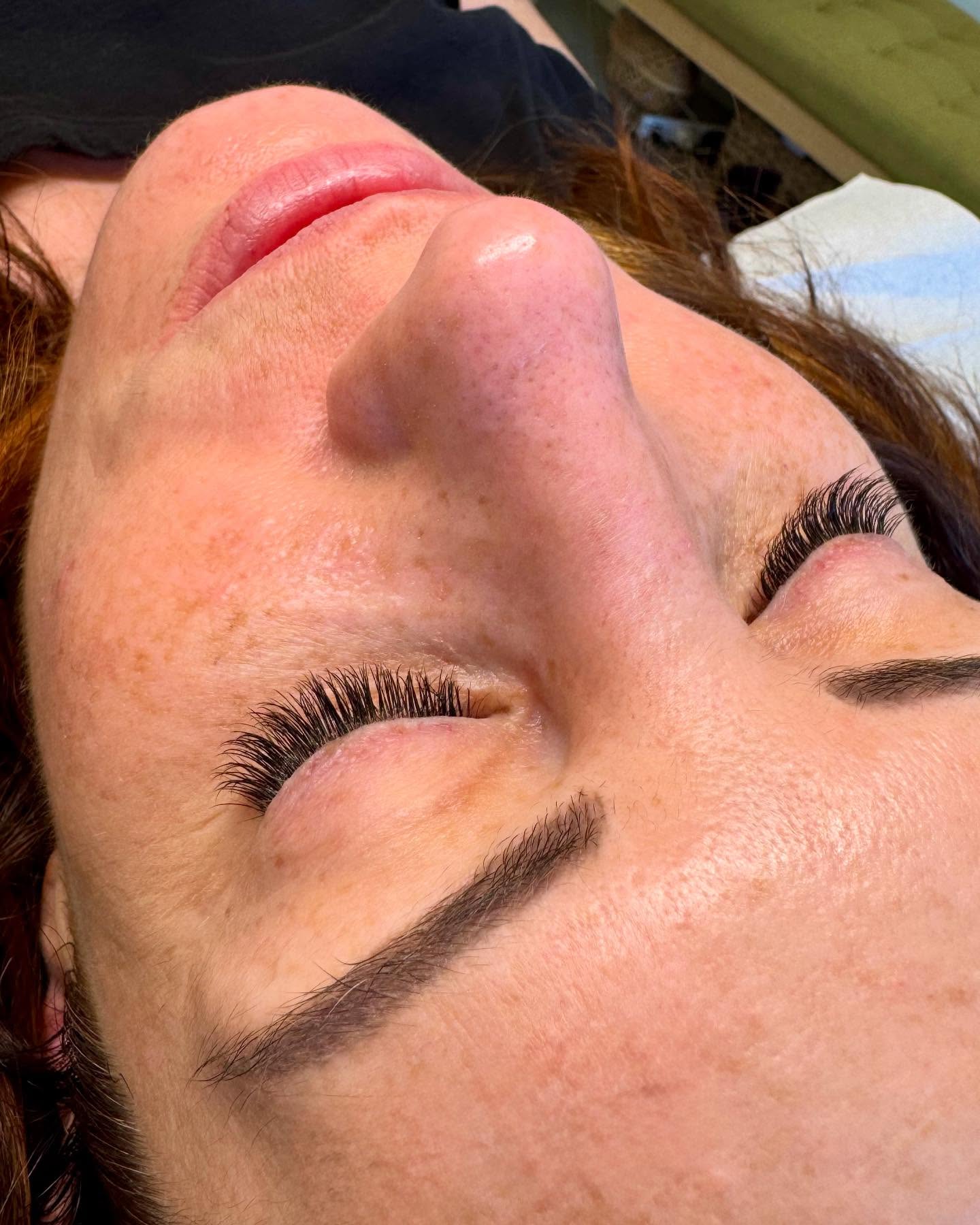 A natural shape and length are timeless. Always customized to fit you ✨