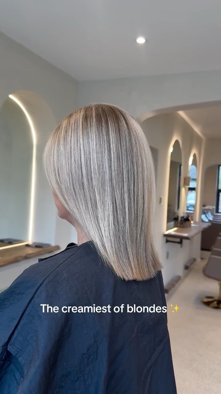 When your hairdresser says ‘trust me’ and you come out with the creamiest blonde 👱♀️ 🤍✨
@second_opinion_hairdressing
#blonde #blondespecialist #wella #trustyourstylist #hair