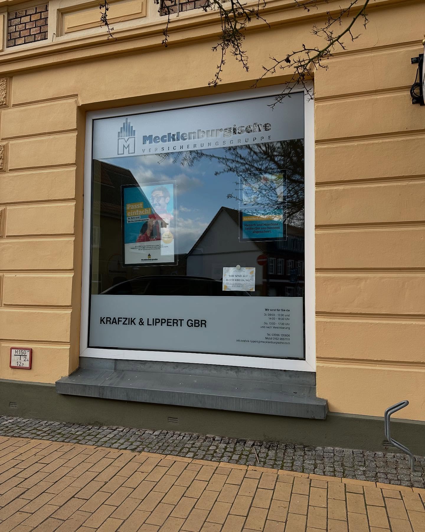 Bei diesem Kunden haben wir das Schaufenster neutralisiert und anschließend neu beklebt.
Danke für das Vertrauen! 😋
#deepground #folierung #schaufenster #portaltüren #window #windows #digitalprint #wrapping #door #doors #digitaldruck #printdesign #wrappedworld #wrapped #print #gloss