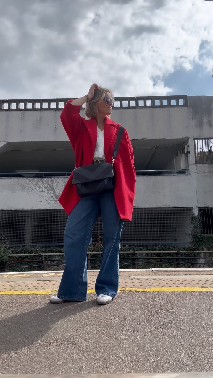 I had no idea I was missing a red coat in my life this much! Being worn to work and at weekends on repeat!
Giving all the spring vibes whilst keeping warm on my commute ❤️
And how gorgeous is this embroidered blouse 🩷
Have you got a new piece you can’t stop wearing?!
My outfit
Wide leg jeans @marksandspencer
Blouse* @apricot_clothing @qvcuk
Coat @mindcharity charity shop in Chiswick
Trainers Sambas @adidas
*pr product
Enjoy the sunshine everyone! It’s going to last all week! ☀️
#springstyle #ss25 #whatiworetowork #redcoat #colour