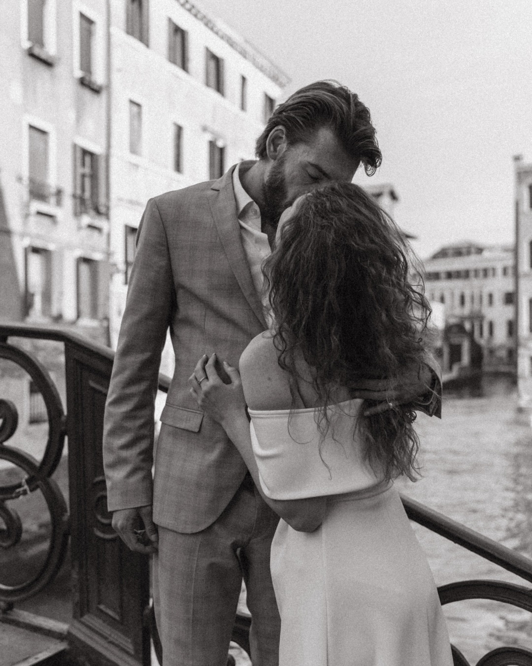 Venice love story 🤍
#venedig #coupleshooting #venedigentdecken #belovedstories #loveandwildhearts #kölnhochzeitsfotograf #muchlove_ig