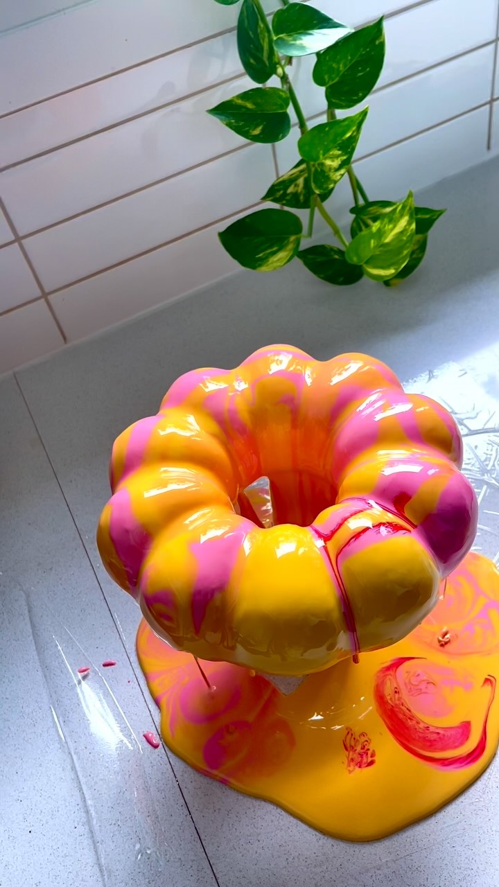 It’s bright, it’s fresh, it’s colorful, it’s flavorful. Order your PLL Entremets at www.prettylittlelayerstoronto.ca (link in bio)