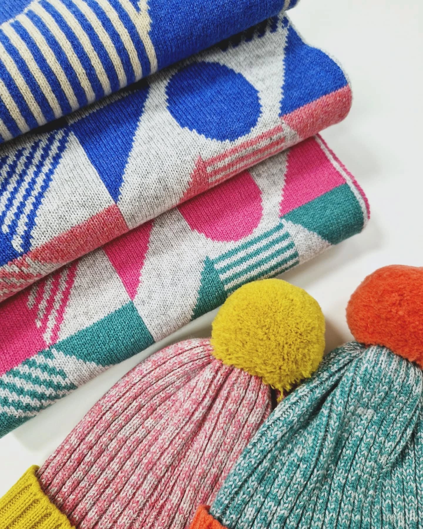 With just one week to go until @artbazaaraberdeen opens, today, I'm getting my stock ready. I'll have a mix of one-off samples and discontinued colourways for sale. With up to 50% off all items, you really need to get yourself to Art Bazaar to grab a bargain! Once they're gone, they're gone!
11th - 13th April
Fri & Sat - 10am - 5pm
Sun - 11am - 4pm
@trinityaberdeen
#artbazaar #grababargain #samplesale #whenitsgoneitsgone #woolaccessories #fiftypercentoff #trinitycentre #aberdeen #bargains #supersale #salesalesale