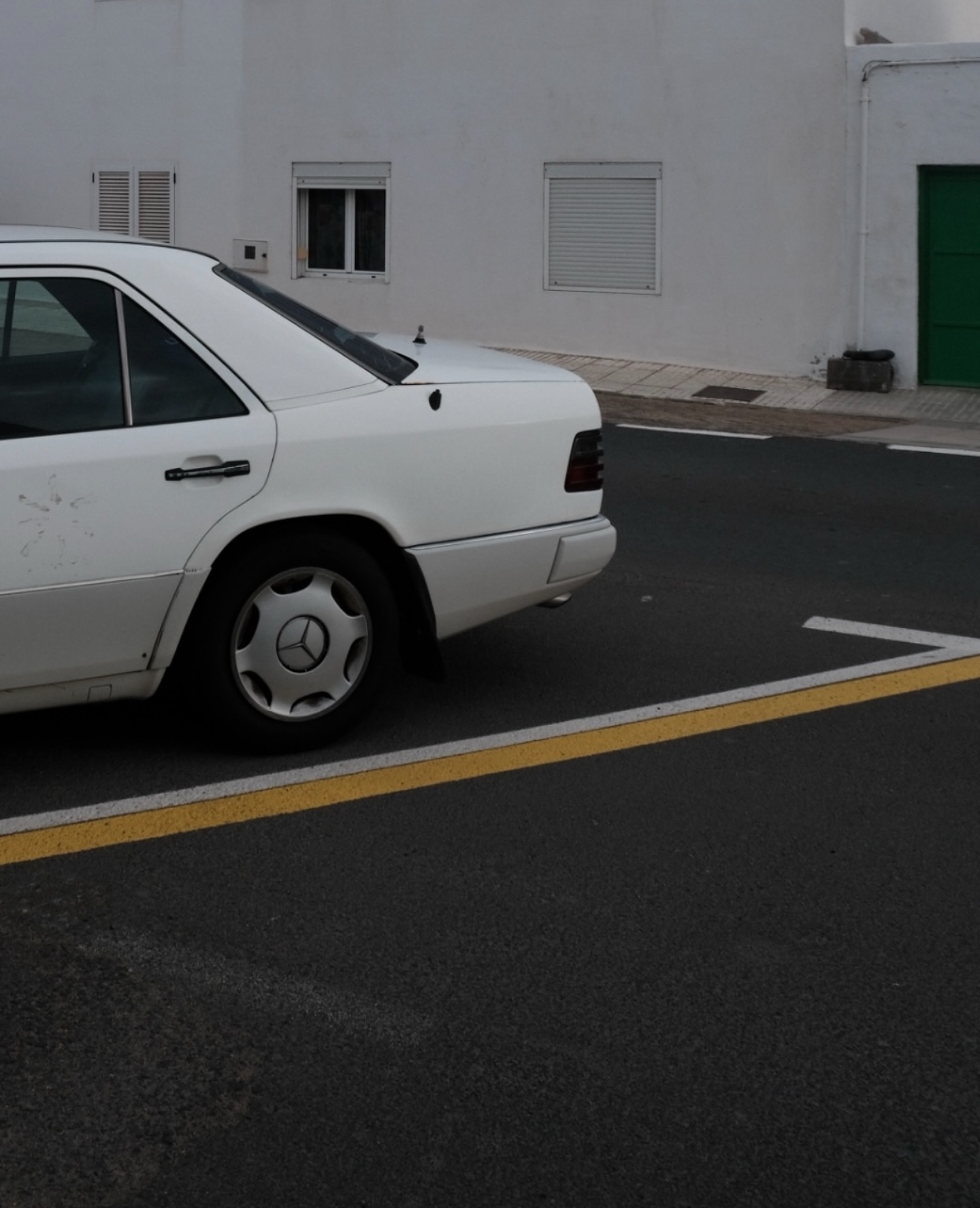 Controtendenza non per moda.
Amo l’estetica kitsch e tamarra, oggettivamente e’ irresistibile. 🖤
📸 @jungle_kia
#mercedeslove #automotivephotography