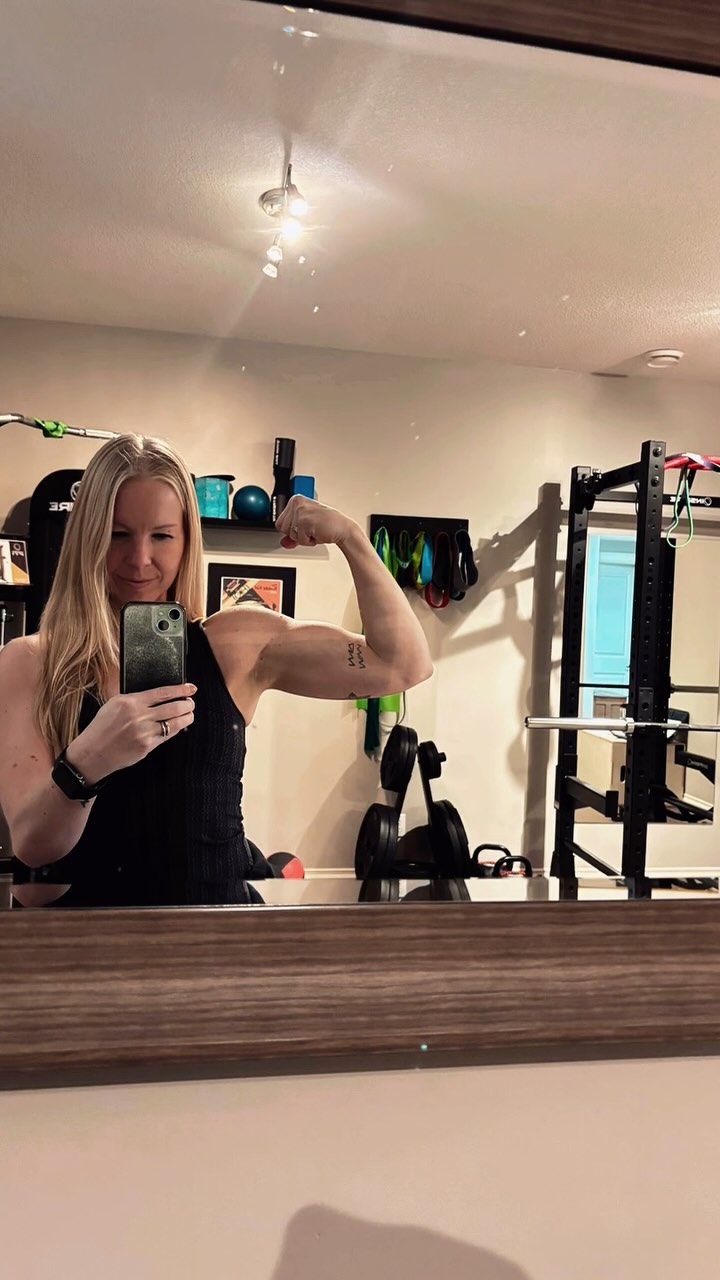 Annnnd it’s Monday
Triceps ☑️ Biceps ☑️ Delts ☑️
10ish reps and 4 sets of each
Solid arm day 💪
#bicepstricepsshoulders #armday💪 #okotokspersonaltrainer #apactive #mondayworkout✔️