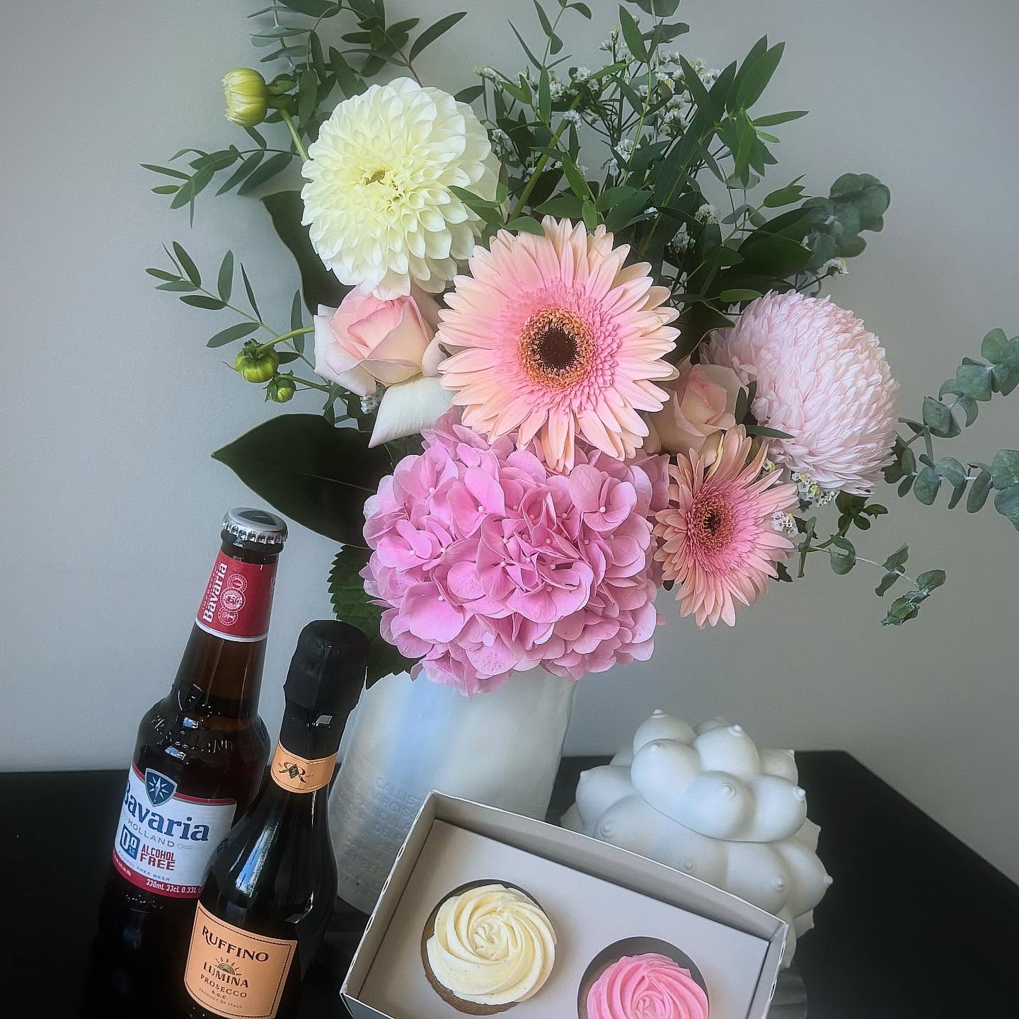 A stunning, thoughtful bunch and treats from a dear friend 💜 @flowersafterhours