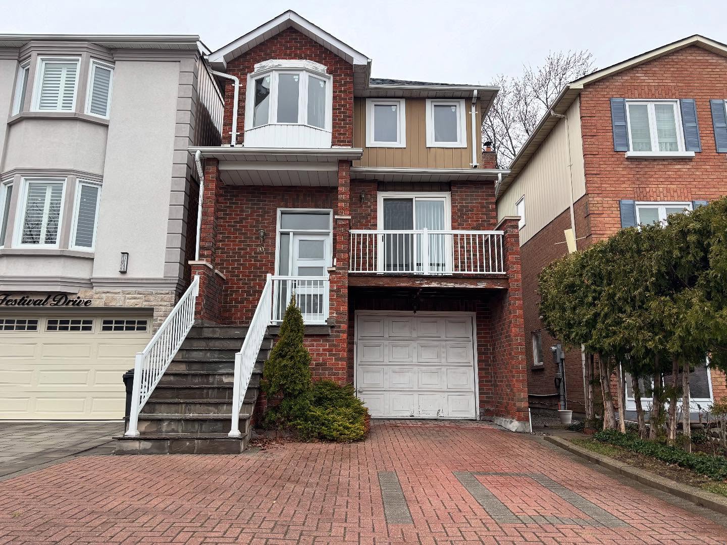 Just Listed for Lease
Beautiful & Spacious Home for Rent – 10 Festival Drive, North York
3+1 Bedrooms, 4 Bathrooms
MLS: C12061808
$3700.00/month
Welcome to this well-maintained and thoughtfully designed home in the heart of North York! Located in a highly convenient and family-friendly neighbourhood, this stunning 3+1 bedroom, 4-bathroom home offers everything you need for comfortable living.
Step inside to find a bright and open-concept living space with large, new windows that flood the home with natural light. The modern kitchen is perfect for home chefs, featuring quality finishes and ample counter space. Upstairs, the spacious primary bedroom boasts generous closet space and a private ensuite bath, while two additional well-sized bedrooms share a stylish bathroom. A skylight on the top floor adds even more natural light to the home.
The finished basement provides fantastic additional living space, complete with a family room with walk-out access to the fenced backyard, a powder room, laundry facilities, and garage access. A bonus bedroom on this level is perfect for guests, a home office, or an in-law suite.
Situated in a prime location, this home is just minutes from top-rated schools, shopping centres, parks, public transit, and major highways, making daily commutes and errands a breeze.
Don't miss this opportunity to live in a fantastic neighbourhood with everything you need just steps away!
📞 Reach out today to schedule a showing!
Pauline Kelly | REALTOR®
Coldwell Banker 2M Realty Brokerage
Not Intended to Solicit Clients Currently Under Contract. Independently Owned and Operated.
#ListedforLease
#ForRent
#NorthYork
#Toronto