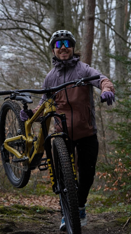 Täglich grüsst das Murmeltier 🦝
🛵 Deviate Highlander ll
Gerne beraten wir dich für dein Traum-Bike
www.stoeri-herisau.ch