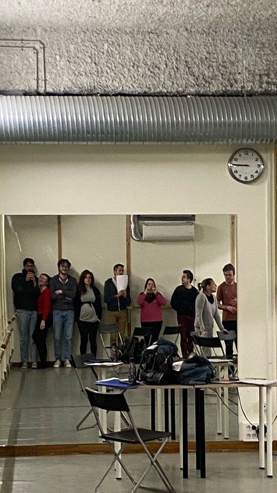 En commentaire, trouvez-nous les pires excuses pour les retardataires ! #comediemusicale #artistlife #ontime