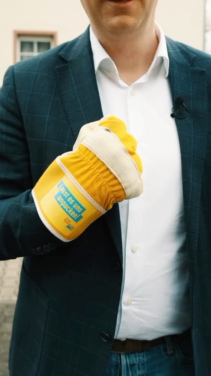 Nach der schmerzhaften Niederlage bei der Bundestagswahl ist klar: Ein „Weiter so“ darf es nicht geben. Jetzt ist die Zeit für einen echten Neustart – strukturell, strategisch und substanziell. Ich bin überzeugt von den Talenten und Ideen in unseren Reihen und möchte gemeinsam mit euch die Zukunft gestalten. Deshalb kandidiere ich am 26. April für den Landesvorsitz der @fdp_hessen und bitte um euer Vertrauen.