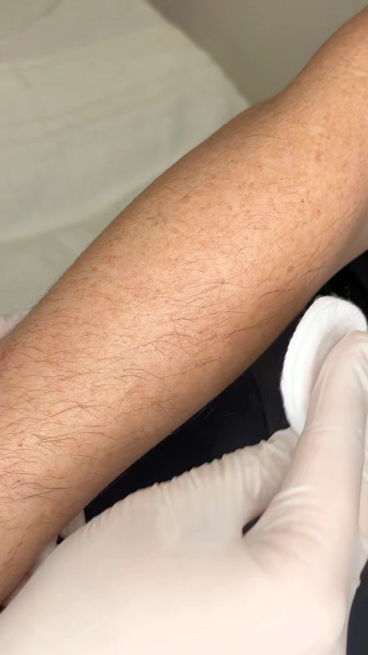 Here, my student Aafreen is performing a wax treatment on my colleague @evies.aesthetics. I love moments like these—it’s a reminder of how beauty industry can uplift the educator, student and client.
Training is about connecting with like-minded colleagues, sharing knowledge, and helping each other feel and look our best. At @theglossclinic, we give, we receive, and we grow together!