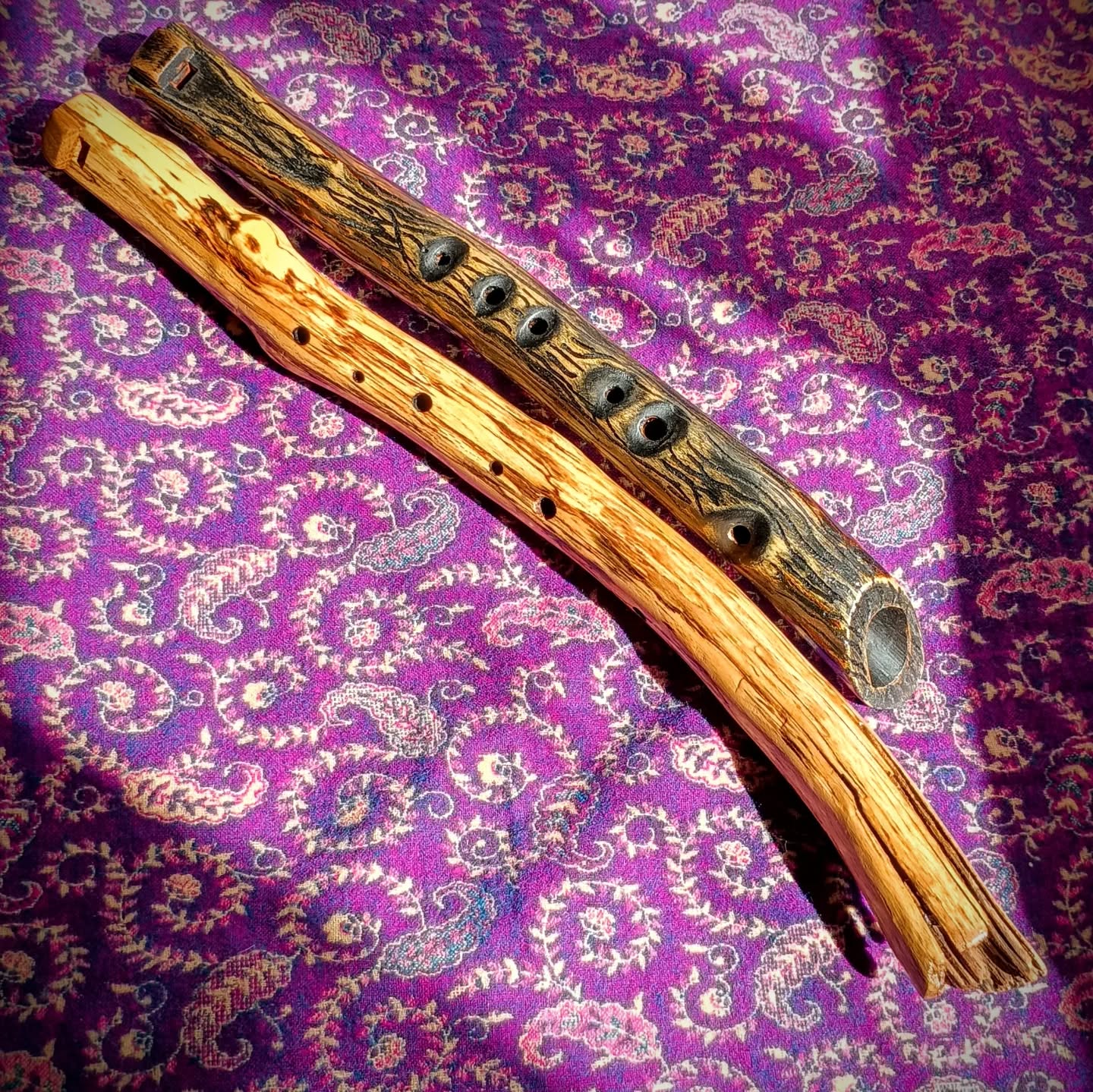 My birthday treat to myself arrived today! š Two beautiful forest flutes made by @blackbirdflutes š
Really looking forward to getting to know them and featuring them in my upcoming sound baths. šŖš§āāļøš§āāļøš§āļø
#branchflute #forestflute #nativeamericanstyleflute #soundbath #soundhealing #soundtherapy