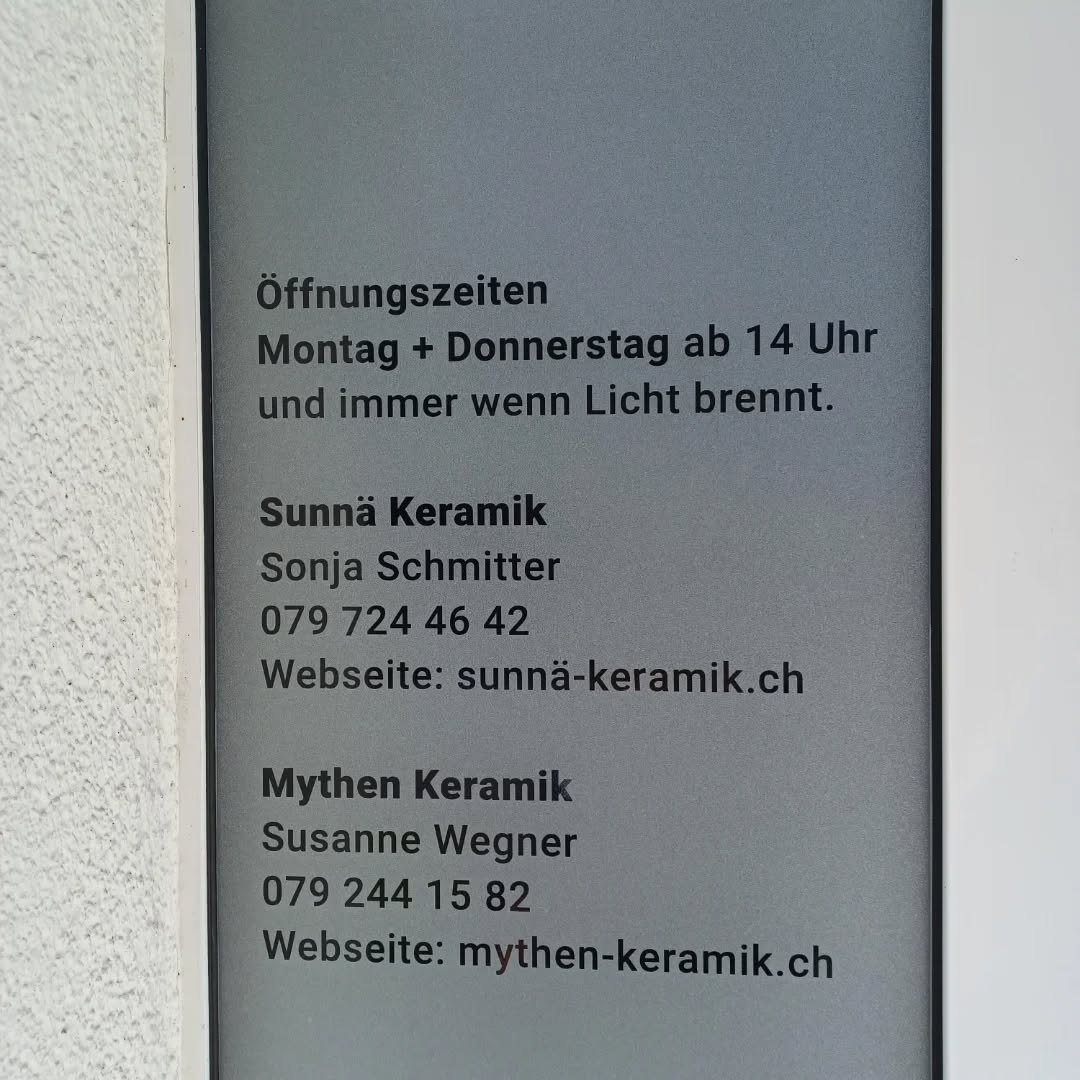 Kurz vor dem Tag der offenen Tür wurde auch noch unsere Schaufensterbeschriftung angebracht! Ich bin soooo happy! 🤩🤩