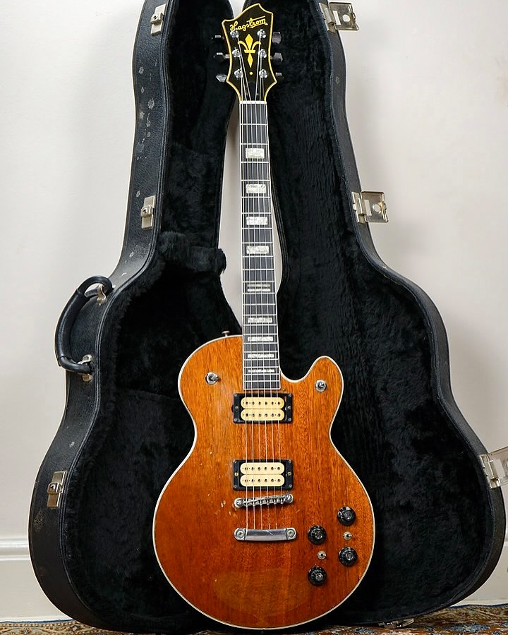 1975 Hagstrom Swede 🇸🇪
Made in Sweden, as you’d imagine.
Complete with factory Dimarzios and coil switches.
Side note: I believe Björn can be seen playing one of these in the Dancing Queen video! He had good taste indeed.