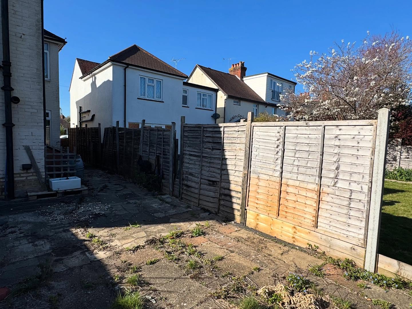 Fence done for a returning customer in Horsell. The garden is being stripped back so they just wanted the boundary line reinstated.. #wokingbuilders #buildersofsurrey #buildingandlandscaping #buildersofinsta #surreyconstruction #fencinginstallation #surreybuilders #surreybusiness #propertymaintenance #decking #renovation #renovationproject #renovationideas #fencing #patios #driveways #landscaping #landscapedesign #diyprojects #homeimprovement #homerenovation #homebuilder #nojobtoobigortoosmall #gardendesign #gardentransformation #garageconversion #building #freequotation #freequotes #turfing