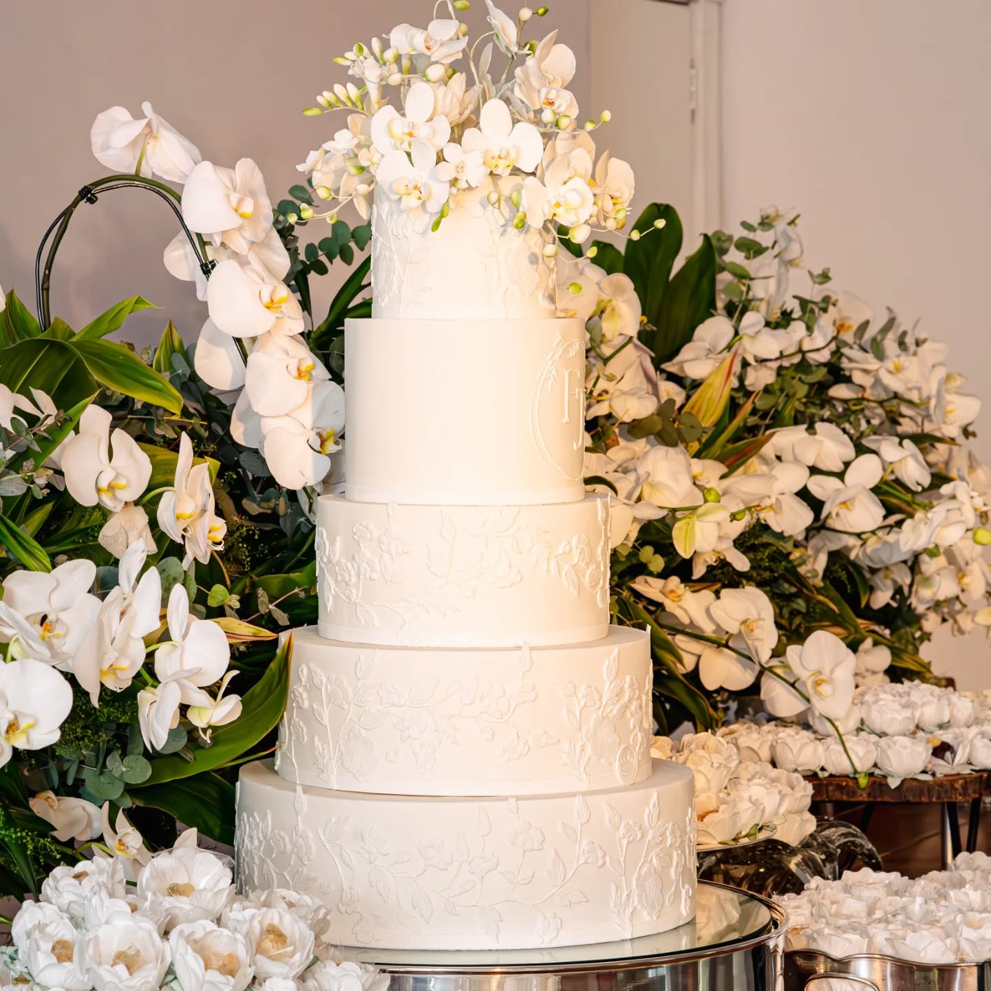 Nosso #tbt de hoje um casamento em perfeita harmonia com a natureza! Uma decor repletas de elegância, com a paleta clássica verde e branca trazendo sofisticação, e um cenário encantador ao ar livre. Cada detalhe pensado para o dia inesquecível e especial!
.
.
.
.
.
#casorioperfeito #decorcasorioperfeito #noivas #noivas2025 #noivas2026 #noivasrj #casamento #casamentorj #wedding #weddinginspiration #decorcasamento #decoraçãodecasamento #decorandocomamor #noivascariocas #casamentorio #blogsdecasamento #flowers #muitasflores
#casamentonocristo
#cristoredentor
#casamentoaoarlivre
#recantodobarão
#destinationwedding
#decordossonhos #vistaperfeita