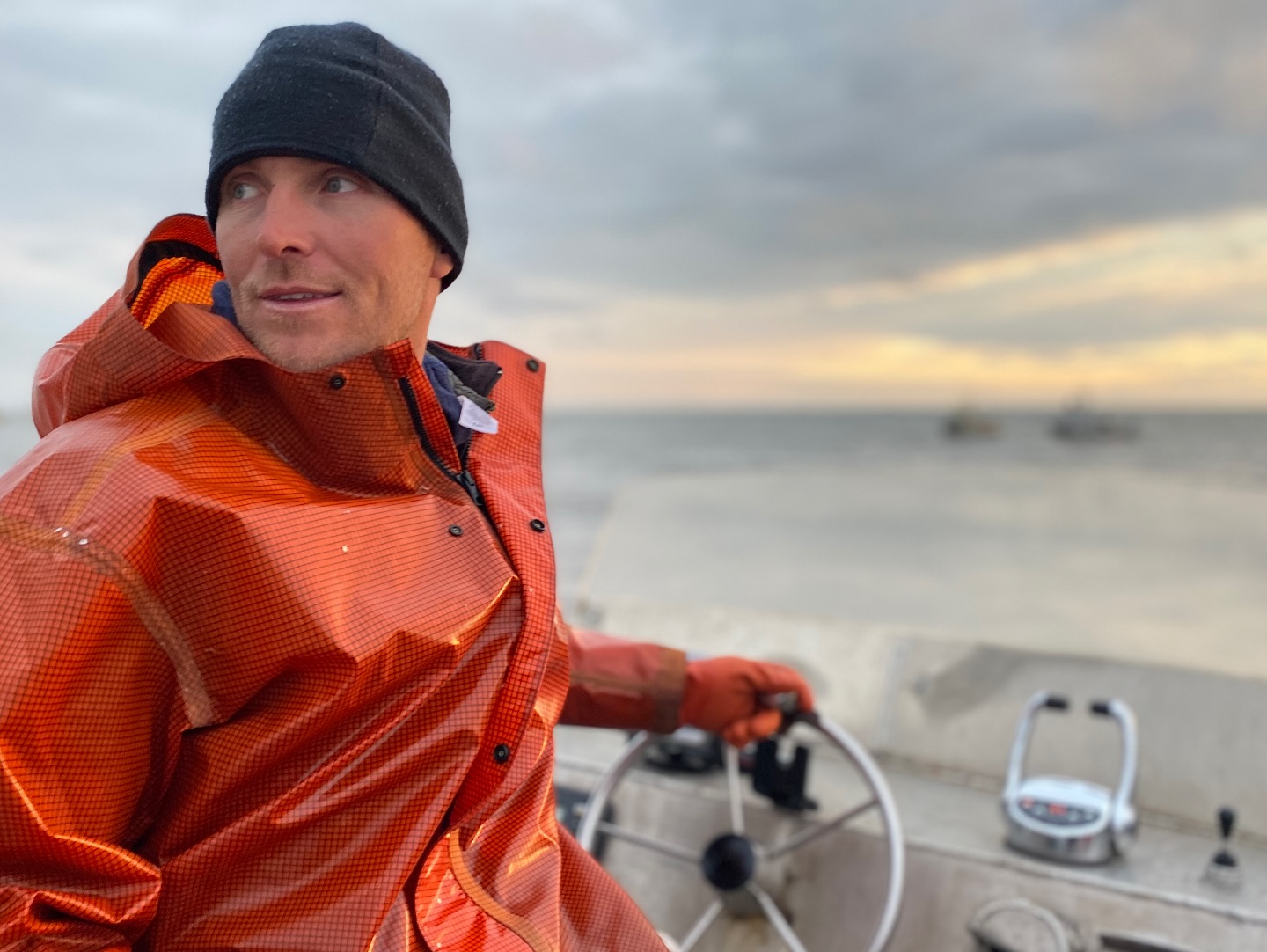 Captain Taran on the fly bridge of Thunder - harvesting good, wild food for good, wild people. π
#knowyourfisherman