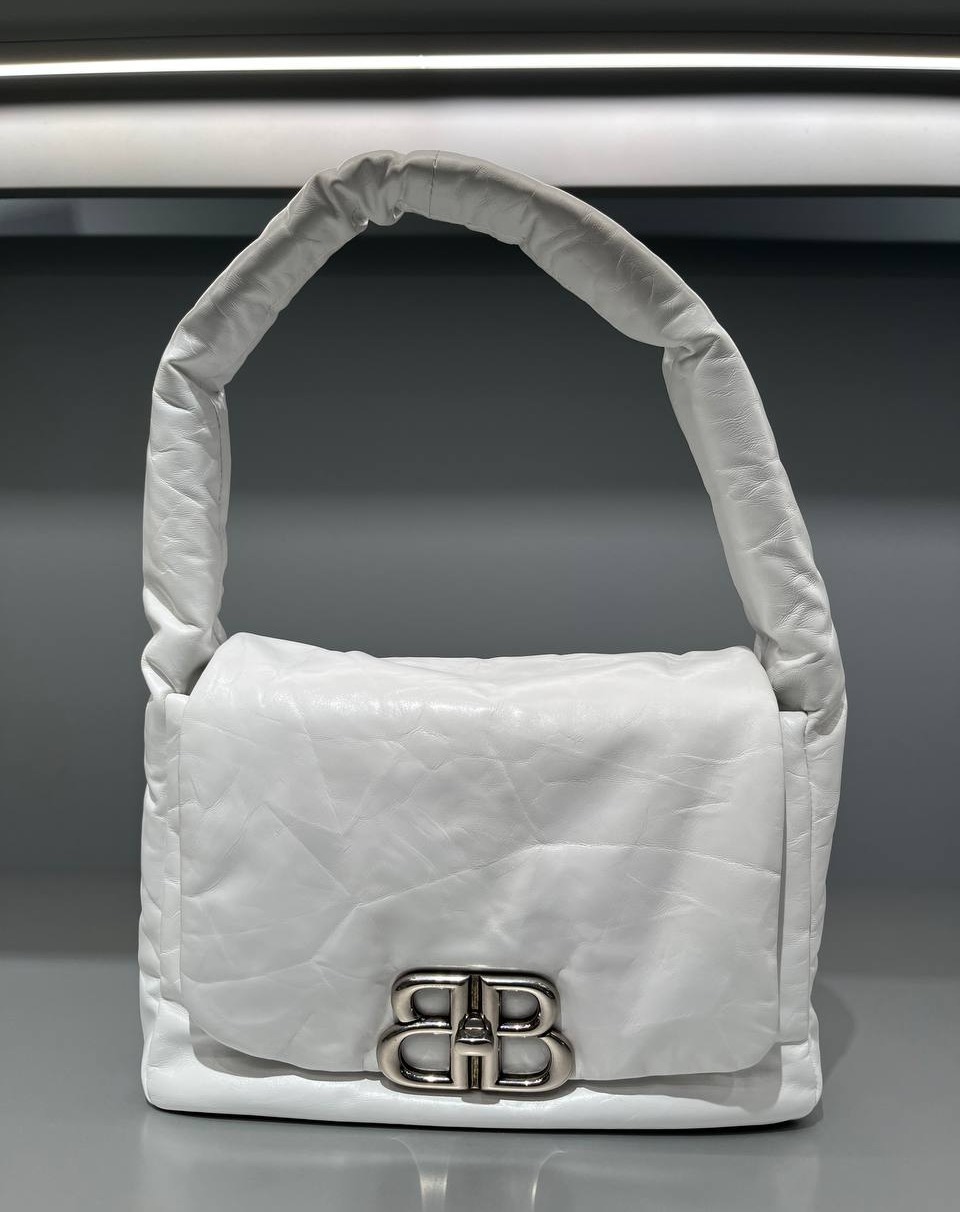 ✨ Balenciaga Monaco Sling Bag S – Brand New ✨
Elevate your style with the sleek and sophisticated Monaco Sling Bag S, now at an exclusive price!
🖤 Brand New
💰 $2,100 SGD (Retail: $2,950+)
📍 Available in Singapore
A compact yet elegant crossbody bag with Balenciaga’s signature luxe touch—perfect for any occasion.
Limited stock! DM to secure yours now. 📩
#BalenciagaSG #LuxuryForLess #MonacoSling #DesignerDeals #LuxurySale