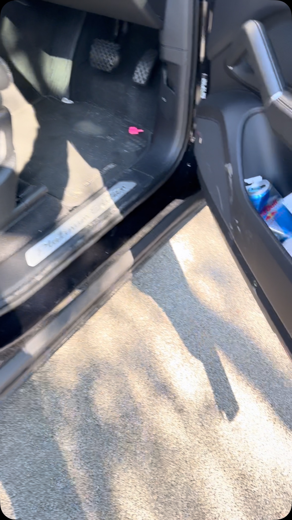 Monthly maintenance carried out the Porsche this morning. #sunnydays #windydays #detailing #london #tmdetailscouk #porsche #cayanne