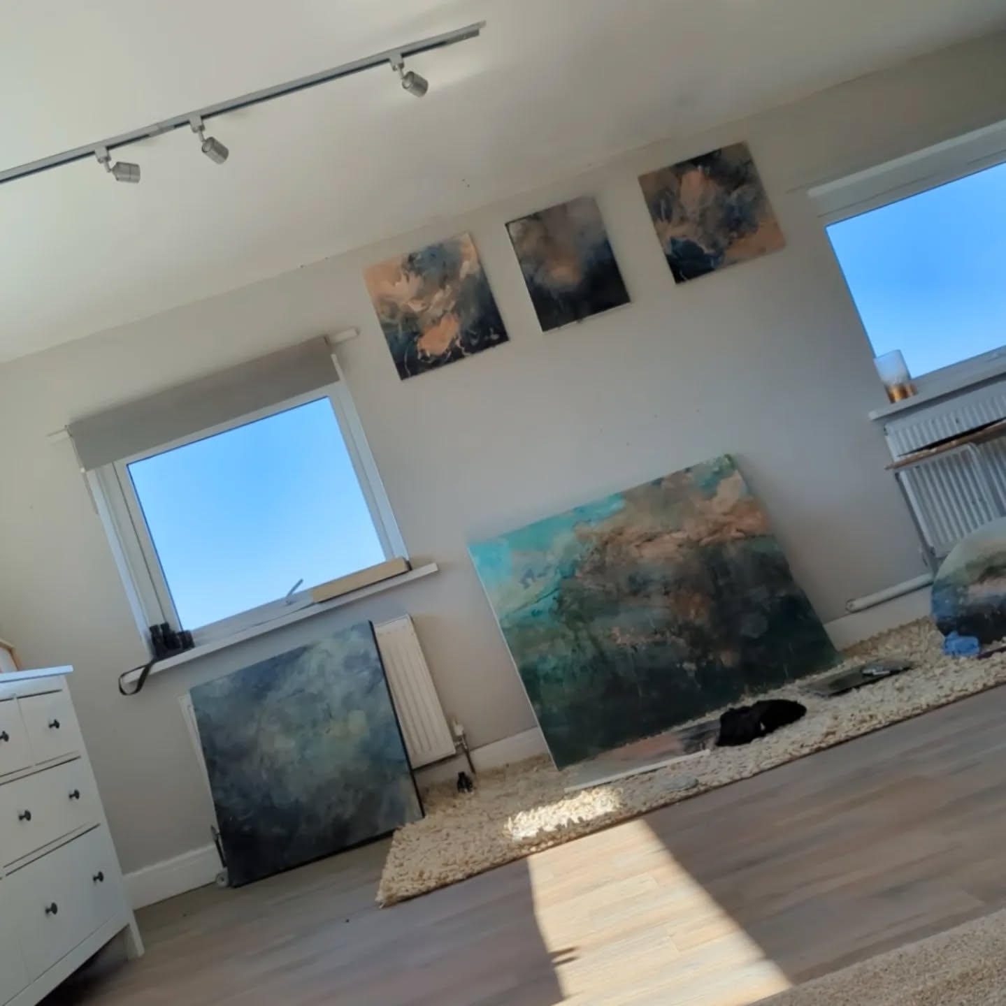 Collapsed in a heap after 4 solid days of painting.
Good job I have a bed in here. I need it at the moment. Off to Cardiff next week and st Ives again for another inspiring weekend with some fab artists.
#newandabstract
#newartworks
#inspirationallaround
#lovepainting