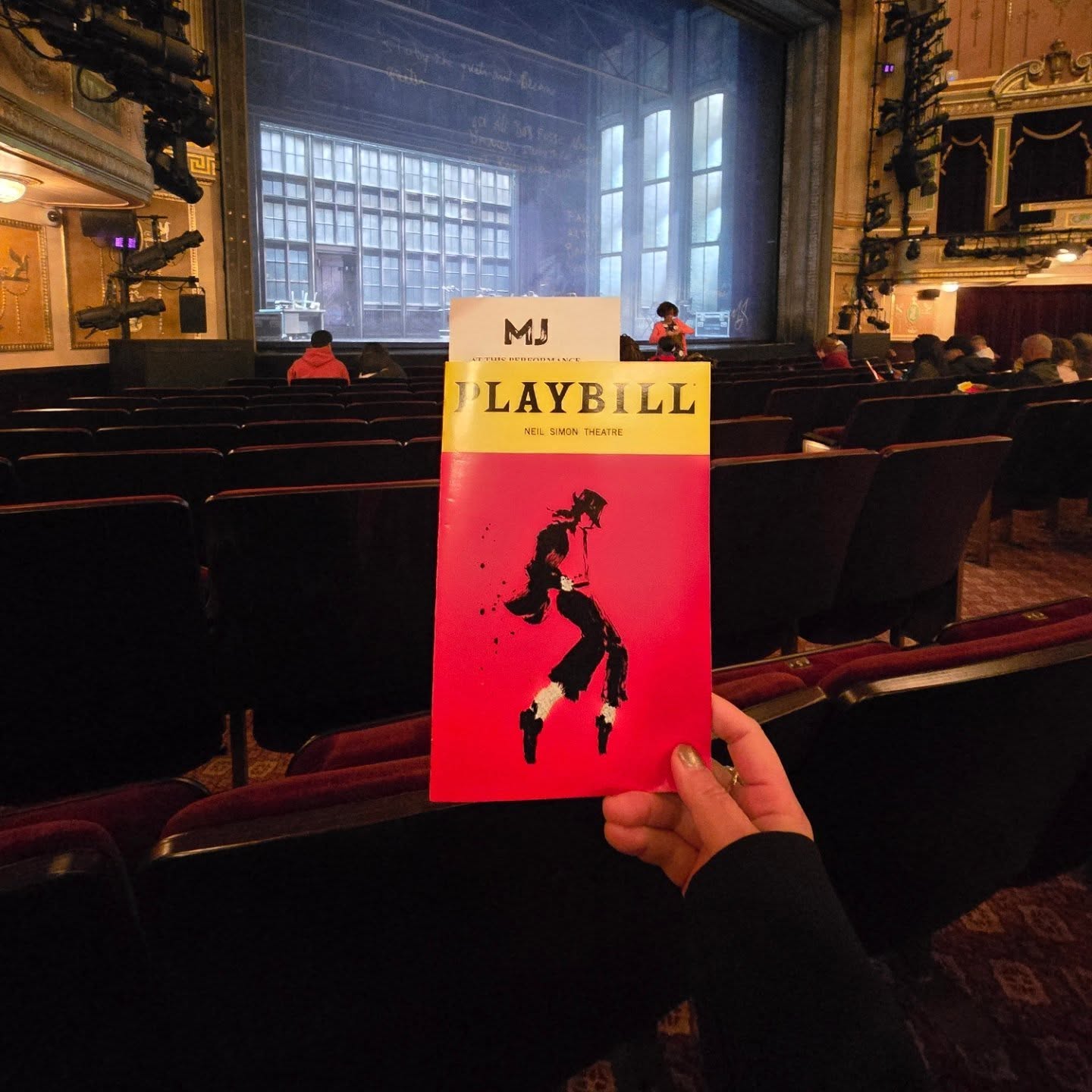 Truly one of the best gifts—MJ the Musical was phenomenal✨ From the energy to the choreography to the storytelling, it was a musical to remember. Still moonwalking in my mind!
#MJtheMusical #BroadwayMagic #TrulyGoodGifts #Unforgettable #GiftedExperience #MichaelJackson #LiveTheatreLove #BroadwayExperience #PhenomenalPerformance #MemorableMoments #FeelTheBeat #MoonwalkMagic #マイケルジャクソン
#ブロードウェイ #ミュージカル