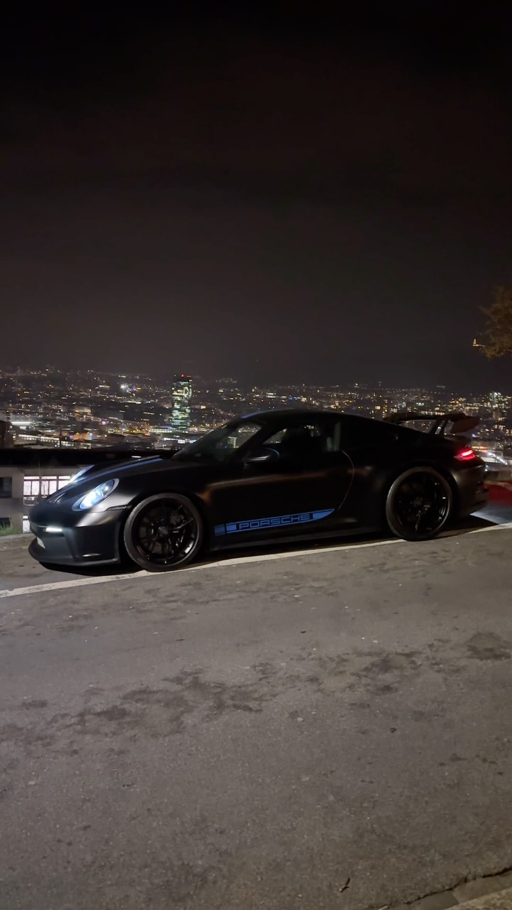 Wanted! 🦇
#porsche #porschegt3 #992 #992gt3 #porscheclub #911 #911gt3 #sportscars #supercars #cars #switzerland #zurich #city #night