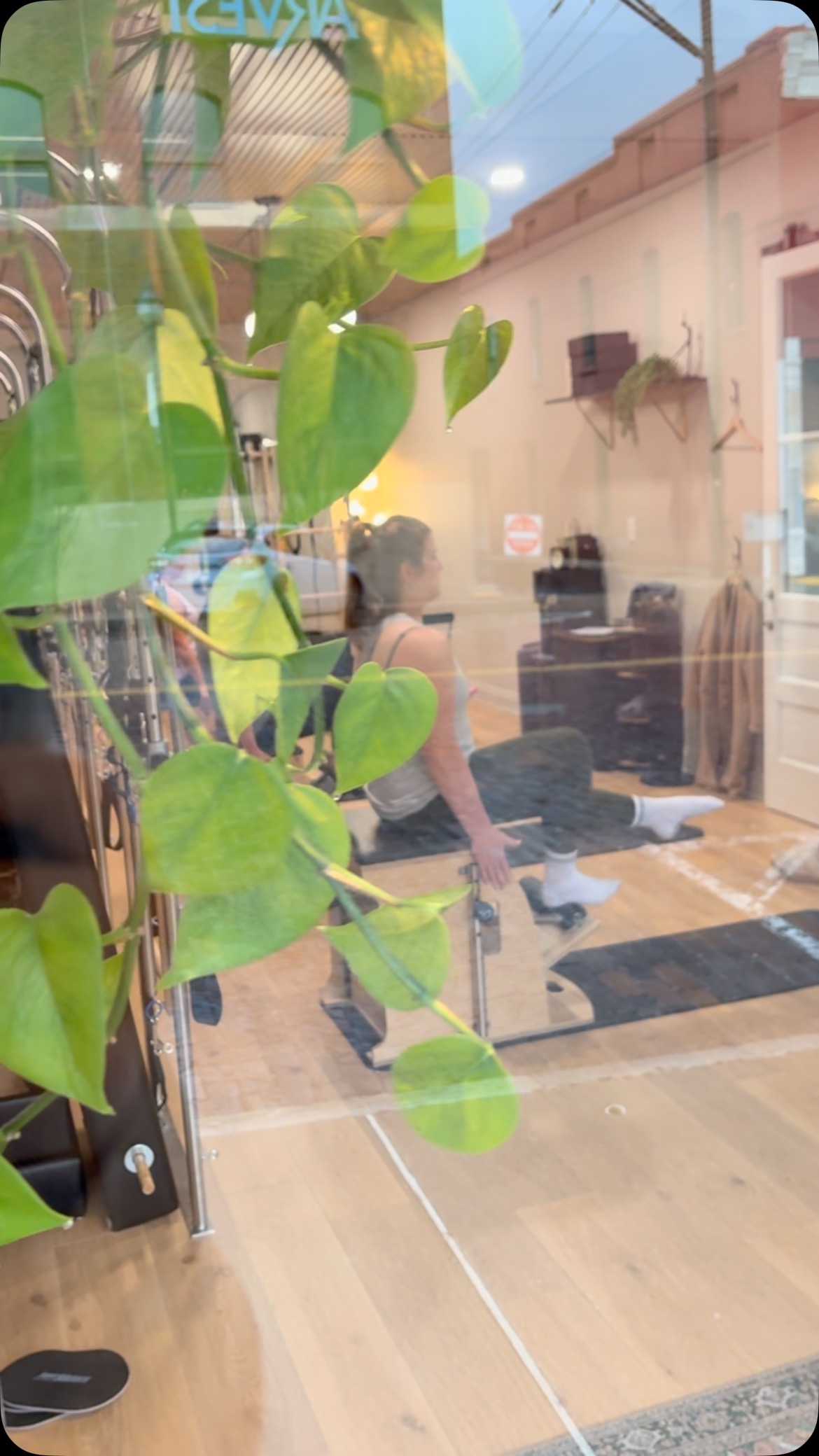 Wednesday’s are for Wunda! Midweek magic in motion. ✨🌟
#wundafulwednesday #rogersarkansas #pilateslovers #pilatesforallbodies #classicalpilatesequipment #classicalpilates #pillarpilates #pilatesnwa