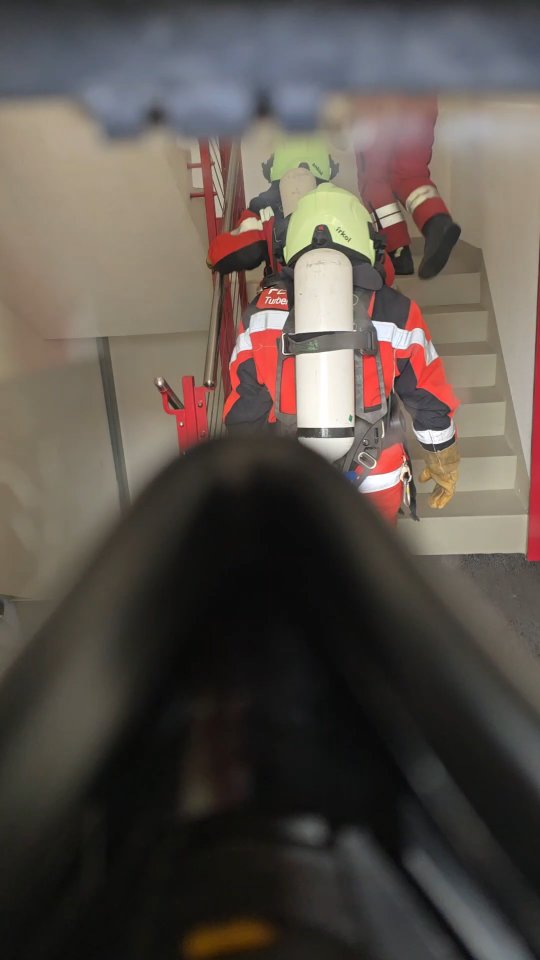 Jugendfeuerwehr TWW🔥👩🚒
Erste Übung in diesem Jahr für unsere Mädchen und Knaben der Jugendfeuerwehr TWW 🧒
Gemeinsames erlernen des Feuerwehrhandwerkes mit viel Spass und interessanten Lektionen📣
Lust bei uns reinzuschauen oder gar mitzumachen?👀
➡️ melde Dich bei uns und sei dabei
#FeuerwehrTurbenthalWilaWildberg #firefighter #jugendfeuerwehr #turbenthal #wila #wildberg #blaulicht #tösstal #118 #swissfirefighter #hobby #übung #jugendarbeit #jugend #jfw #feuerwehrmann #feuerwehr #atemschutz #tlf #leitungsbau #mädchen #knaben #lernen #feuerwache #action #pompiers