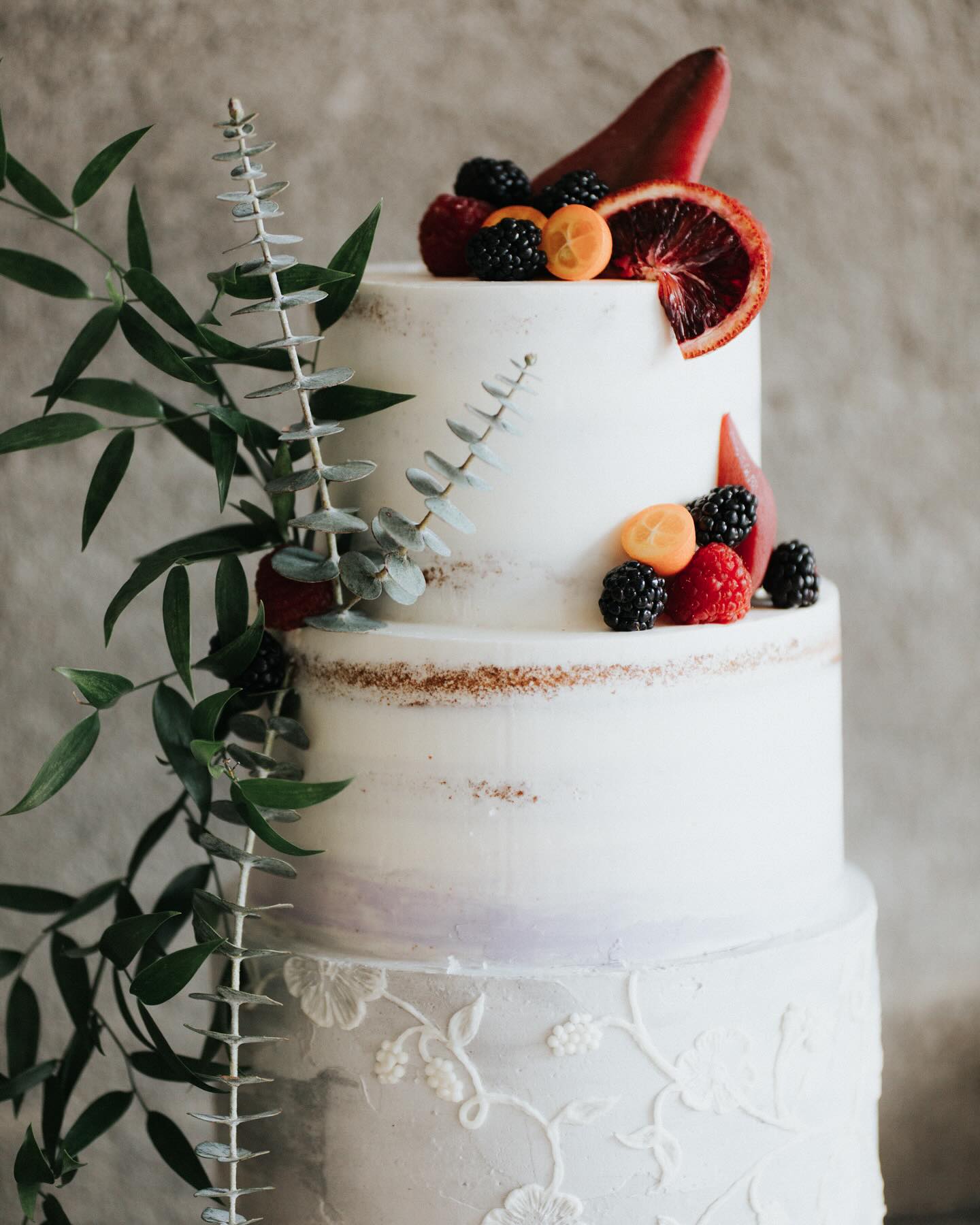 Cakes that make a statement in size and design appear to be #trending for #2025weddings . But letās be for real, cake lovers will tell you it never truly went out of style š° #yum . Question is, will the cake in the face smash be making a comeback? I think that one is going to stay in the tradition archive š
.
š This is a great time to solidify who will be cutting and serving your cake. Will it be the caterer? Your baker? A family member? Your planner? Do you have a take home plan for leftovers? The logistics around your tiered cake and desserts has a finely mapped out plan, and we got the knowledge and tools to help!