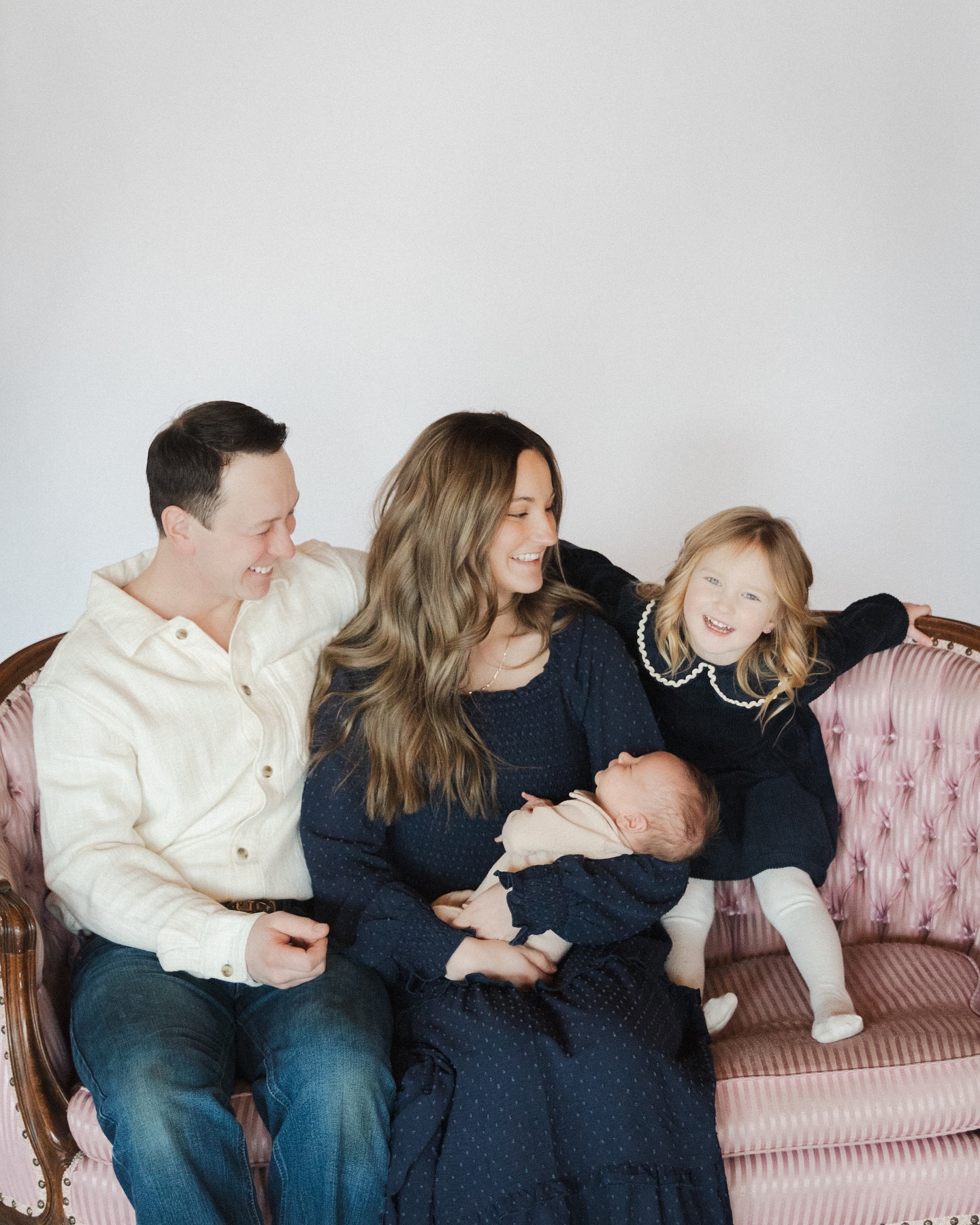 The Hallwachs Family ♥️
From extended family portraits before Brittany was married, to her and Scott’s engagement session, grad photos, and now capturing their growing family with two sweet littles—what an honour it’s been to document these milestones over the years.
It’s always a privilege to be invited back into my clients’ lives, year after year. I truly love what I do. ♥️
Captured with my mobile studio setup!
#mbphotoandvideo