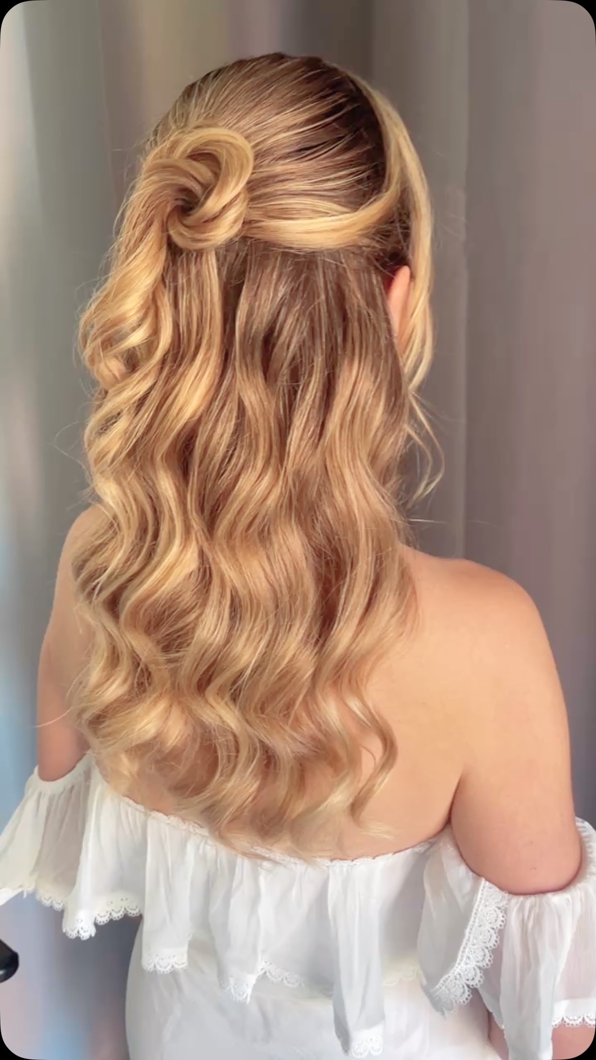 Thankful that I get to create looks like this on weekdays… loving life ❤️
#hairbyme #bridalhair #weddinghair #workingweek #hairstylist #loveyourjob #hairinspo #lovemondays #surreyhair #surreyweddings #surreyweddingsuppliers #surreyhillswedding #bridestyle #surreybride