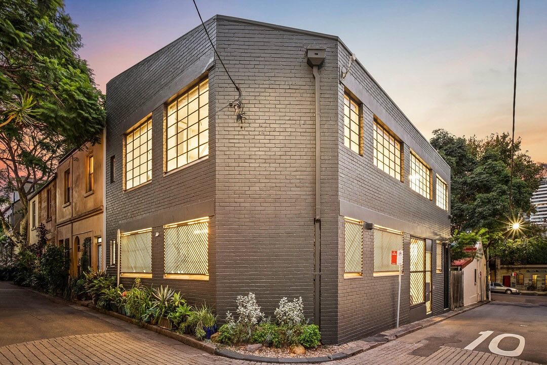 Just bought, Darlinghurst! Hugh and I have just purchased our client, a very talented architect, a remarkable 2-story warehouse. With a handsome facade and corner position, we canât wait to see what unique and creative plans they develop!