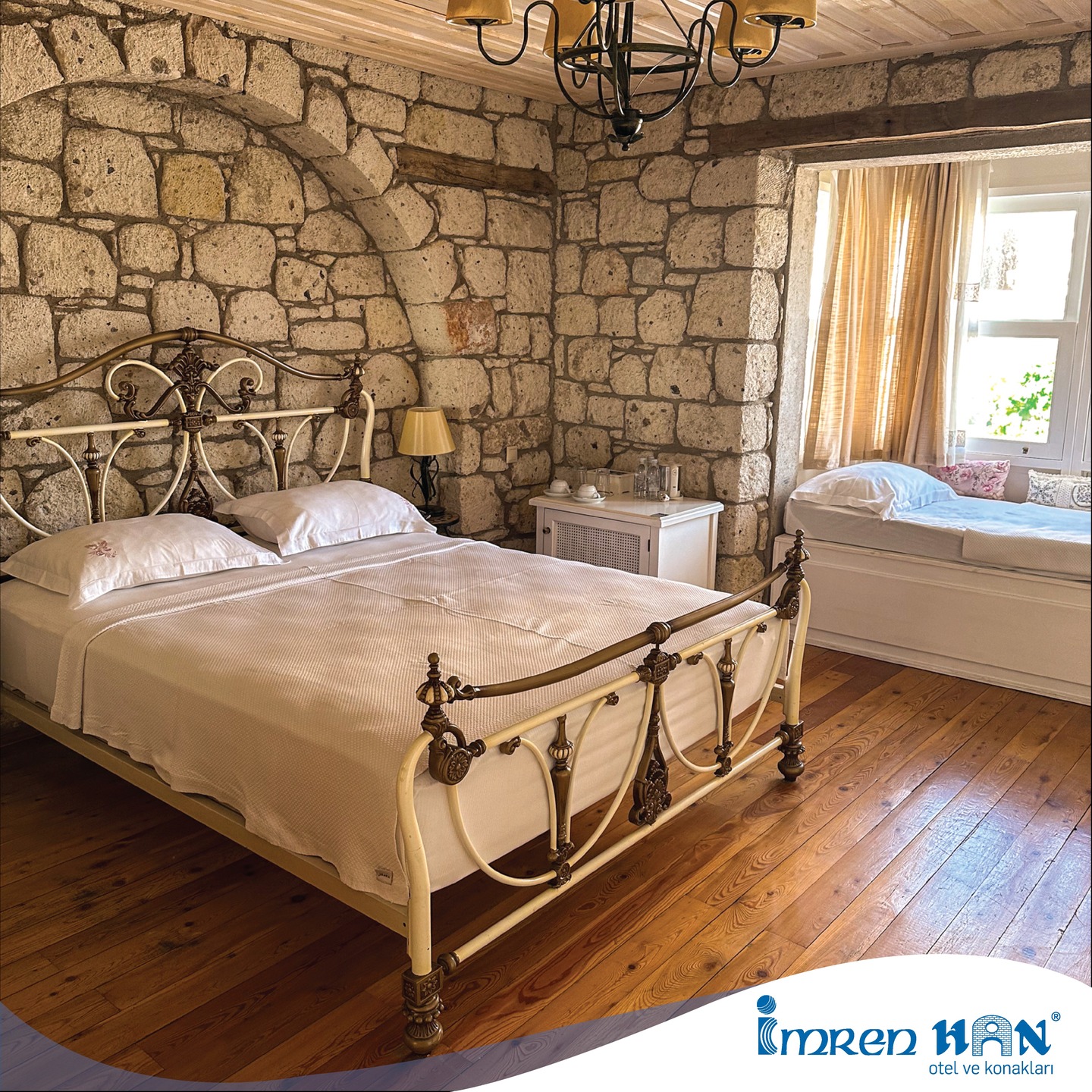 Alaçatı’nın ruhunu yansıtan, her köşesi keyifle dolu konforlu odalarımızda güne huzurla başlayın.
Tarihi dokunun sıcak atmosferiyle konaklama deneyimi için yerinizi ayırtın. 💙✨
#alacati #butikoteller #alaçatıotelleri