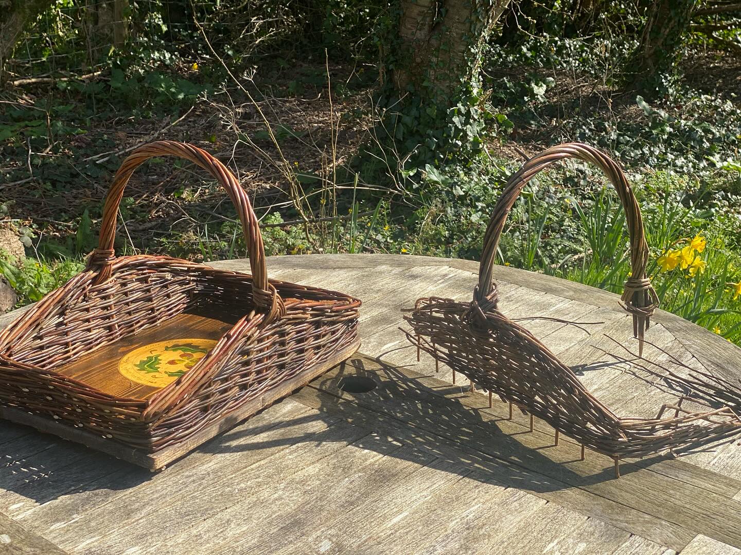 Time for an upgrade 😀
This basket came to me after twenty years of service to its owners and looking a tad sad and no longer fit for purpose!
The painted wooden base was doing well so just the willow to replace. I chose some steamed Brittany green to complement the wooden base.
All good or another 20 years! 😀