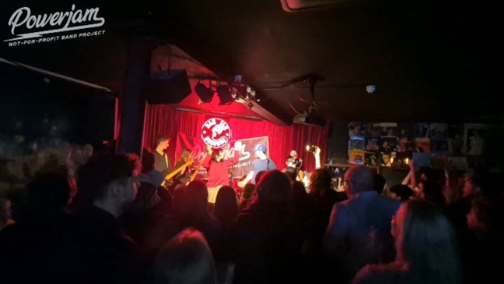 Part 1 of Powerjam Sold Out event @ram_jam_records !! Feat. Velvet Eye video + swipe for photos of all the Powerjam bands that performed that day!
Thank you @_aftermind for the awesome multitasking and, of course, Ramjam!
Video credit: @qmotivejay & Powerjam
Photo credit @cats.astro & Powerjam
#powerjambandproject #ramjamrecords #kingstonuponthames #Kingston #twickenhm #Richmonduponthames