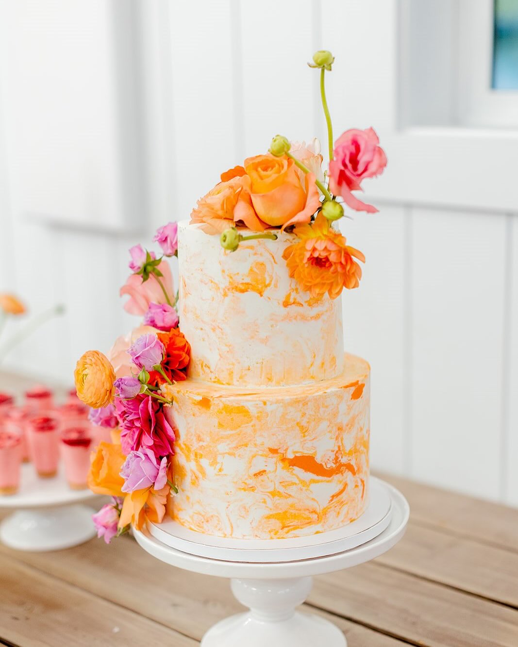 š°š°š°šPART 2 - MORE CAKESšš°š°
Cakes that make a statement in size and design appear to be #trending for #2025weddings . But letās be for real, cake lovers will tell you it never truly went out of style š° #yum . Question is, will the cake in the face smash be making a comeback? I think that one is going to stay in the tradition archive š
.
š This is a great time to solidify who will be cutting and serving your cake. Will it be the caterer? Your baker? A family member? Your planner? Do you have a take home plan for leftovers? The logistics around your tiered cake and desserts has a finely mapped out plan, and we got the knowledge and tools to help!