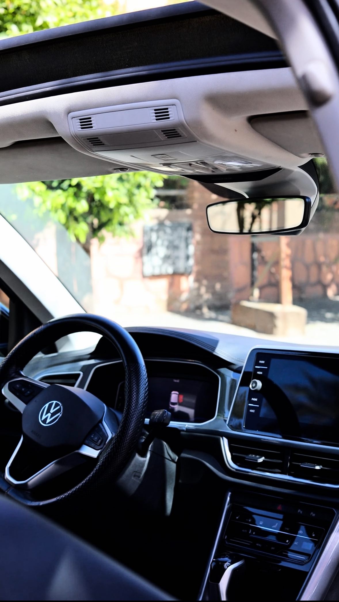 Book you Volkswagen T-Roc now
☎️ +212 7 01 01 03 03
.
.
#cars #voituredeluxe #locationvoiture #travel #Halfmoon #marrakech #luxury #Volkswagen