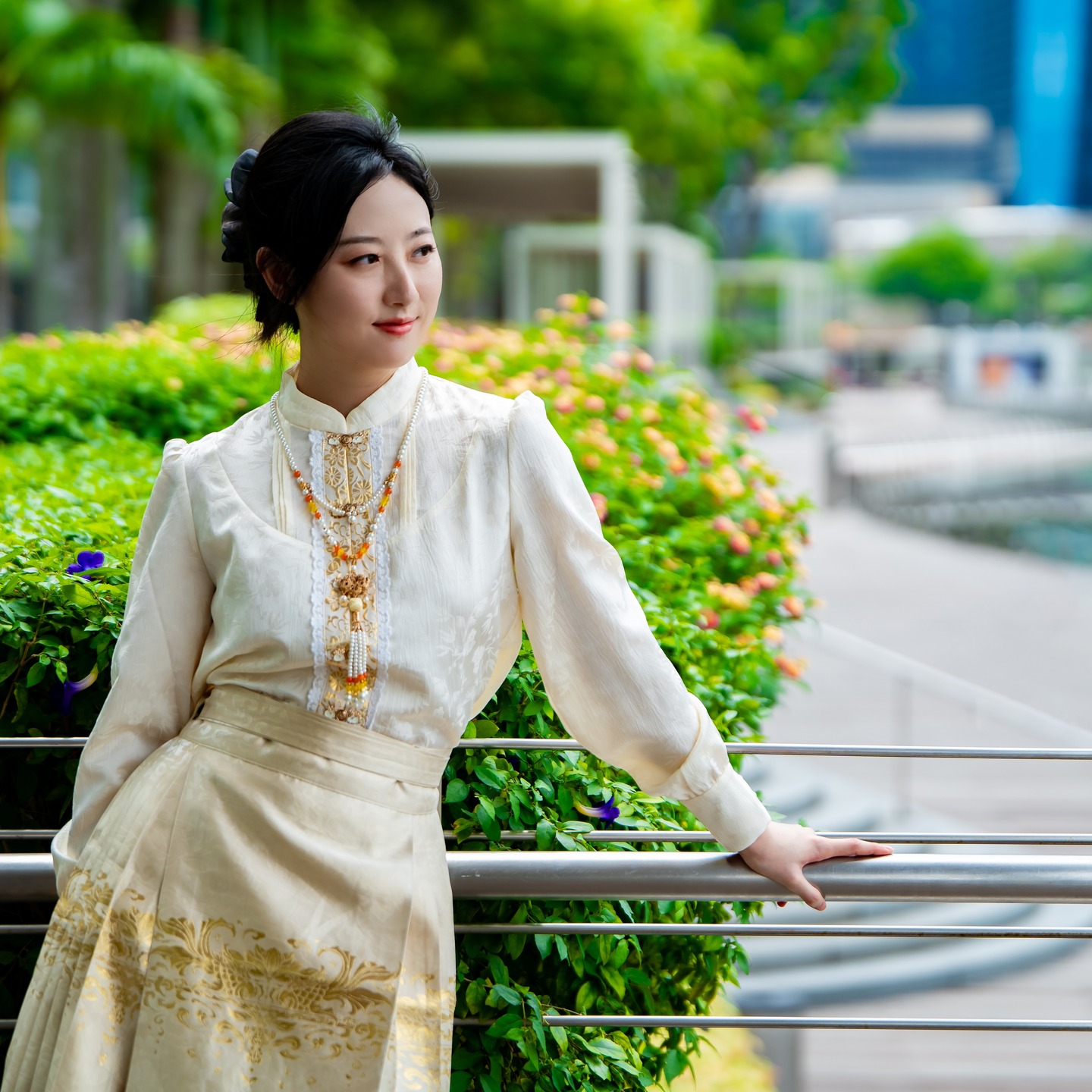 No I don't know them.
Was helping them take a picture with their camera but I couldn't resist taking a few pics of them myself.
We need more cheerful people like these visiting Singapore!