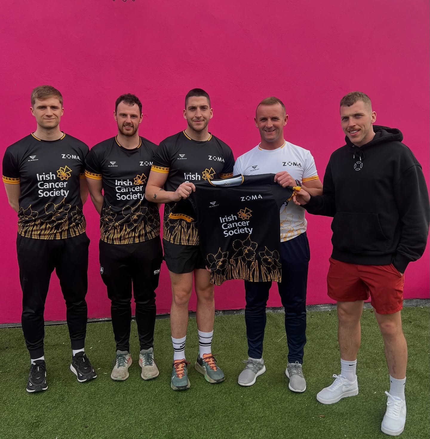 We’re thrilled to announce the winning team of our ZOMA Daffodil Day Fitness Challenge! 🏆
A massive congratulations to Aidan Kieran, Gabriel Bell, Killian Staunton, and Stefan Pots for covering the most distance in 15 minutes! 🏃♂️💨
As the winning team, they were awarded custom black Daffodil Day Jerseys made by @playrfitteamwear and a combined prize of €500. But in a very kind gesture, they’ve generously decided to donate the entire prize back to the Irish Cancer Society! 👏👏👏
We are also delighted to reveal that the entire fundraiser raised ….(oh do we have a big announcement to share very soon) 💛