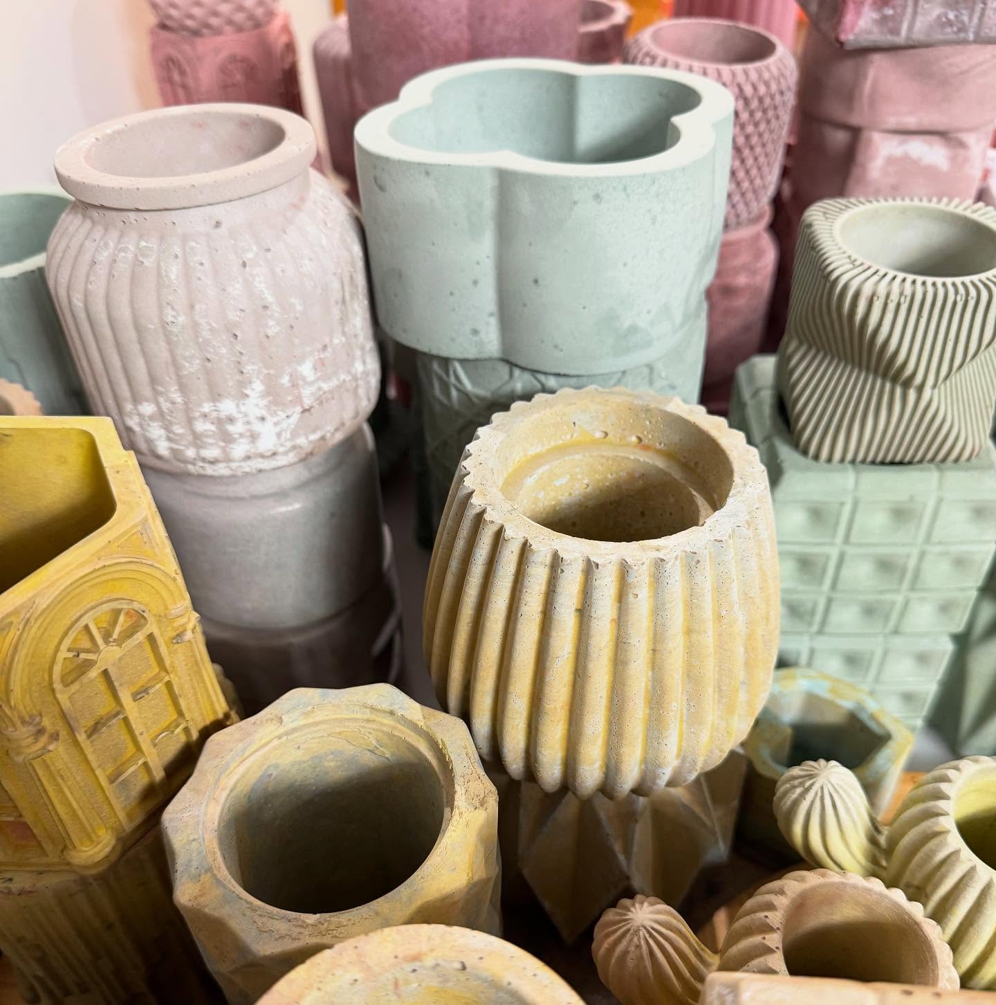 Cédric Is Working.
Les prochaines créations de Cédric arrivent bientôt. Retrouvez les sur le site et faites vous plaisir www.lebetondecedric.fr
#bougie #candle #handmade #paris #france #beton #unique