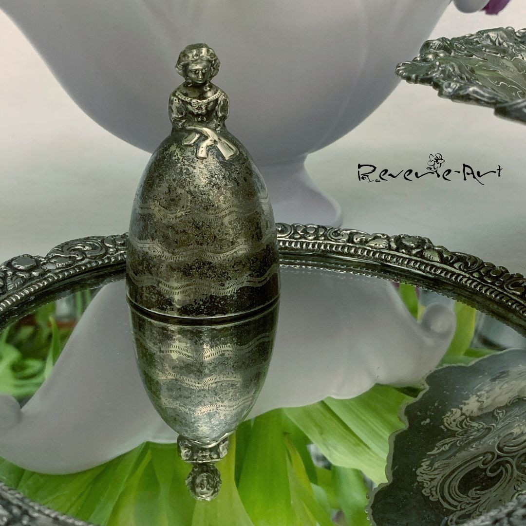 ✨ Add a touch of elegance to your home with this Rare, early 20th century maid bell! Only one available, so be quick! 💖 Link in Bio #Vintage #HomeDecor #RareFind