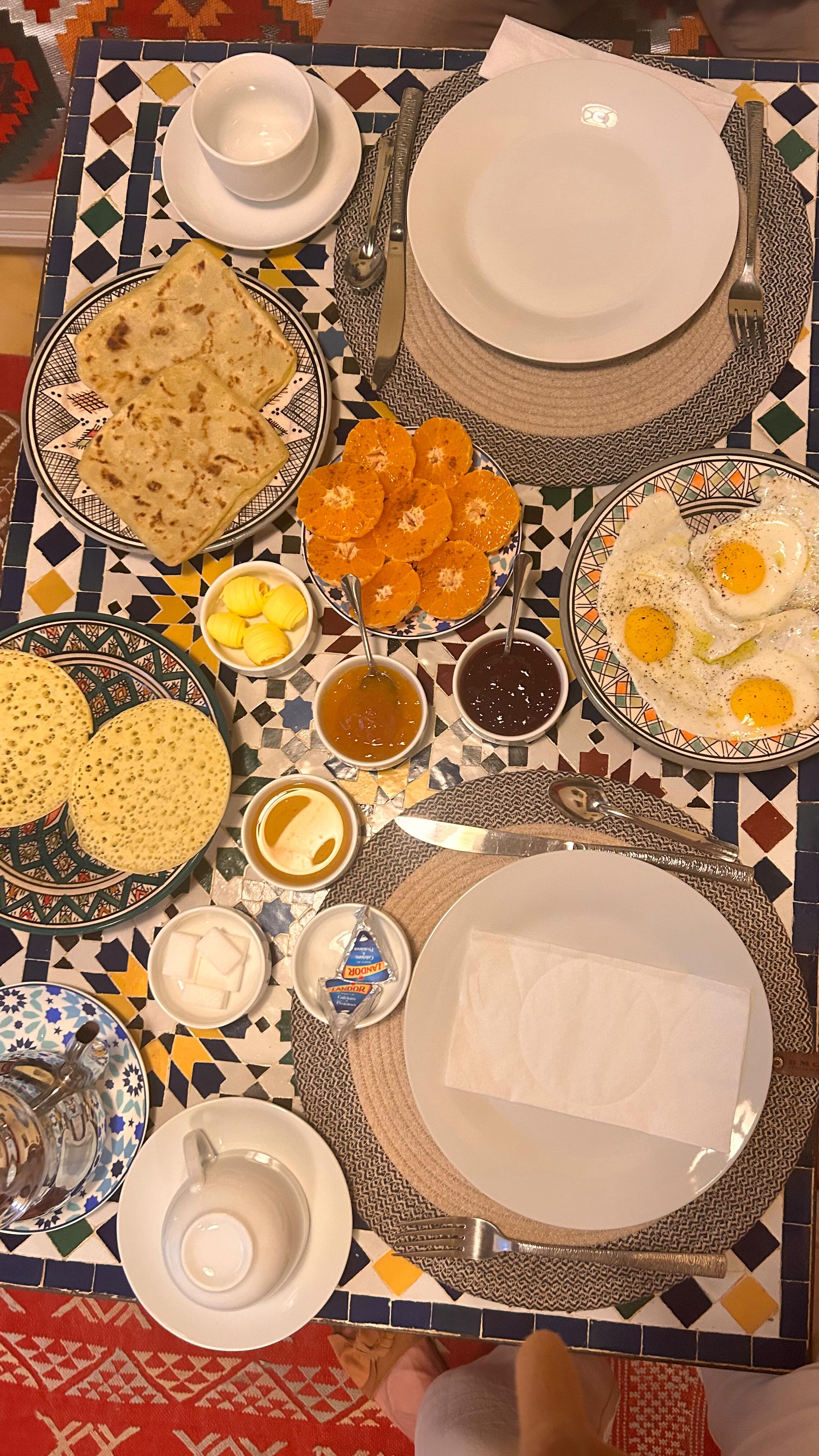 Marocco-mix of colors, crowded streets, spice smells, busy souks, delicious food and friendly people.
This time we covered only Agadir, Taghazoud, Essaouira& Marrakech, swam in the ocean, shopped at souks, did 2 bike tours, tasted many amazing flavors and local food, saw& experienced different cultures.
Shukran Marocco